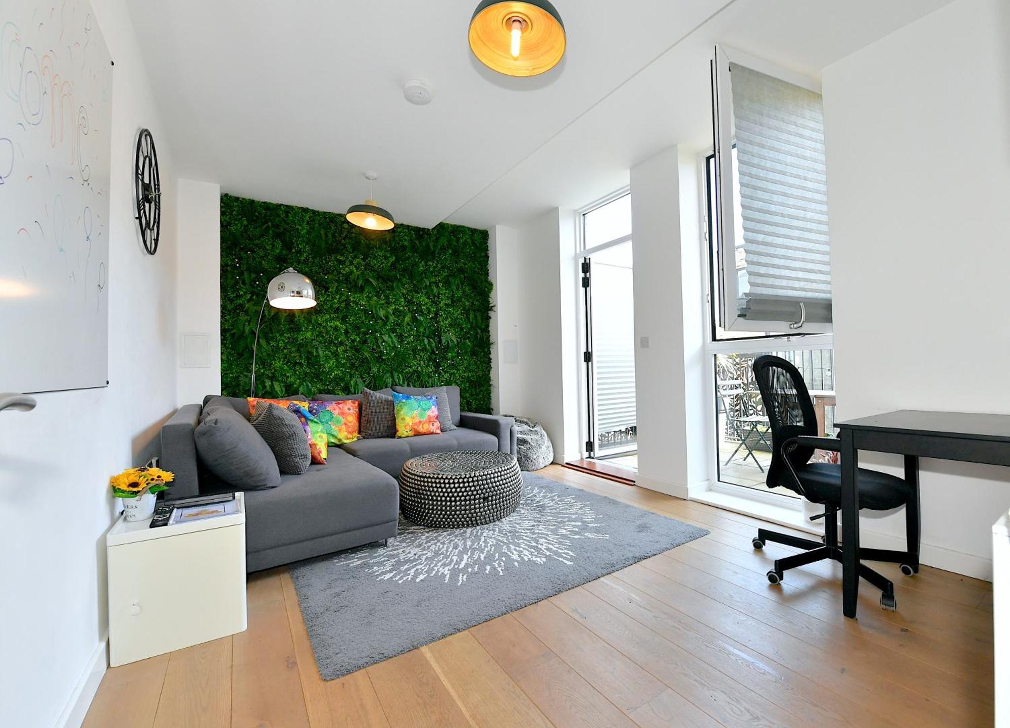 Bright Amelia - 2 Bed 1 Bath With Wifi And Netflix In The Heart Of Londen