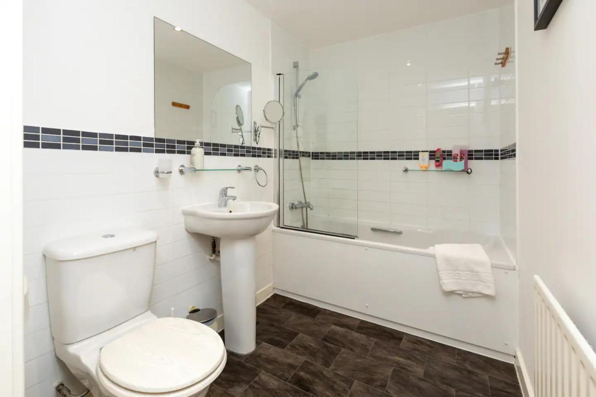Bright & Airy 1 Bedroom In Trendy Peckham * Londen