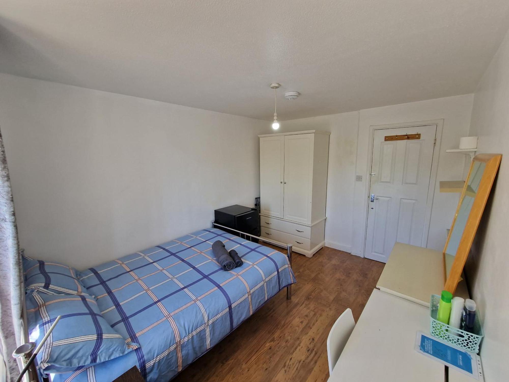 Cozy Double Bedroom In Zone 1-2 Privatunterkunft London
