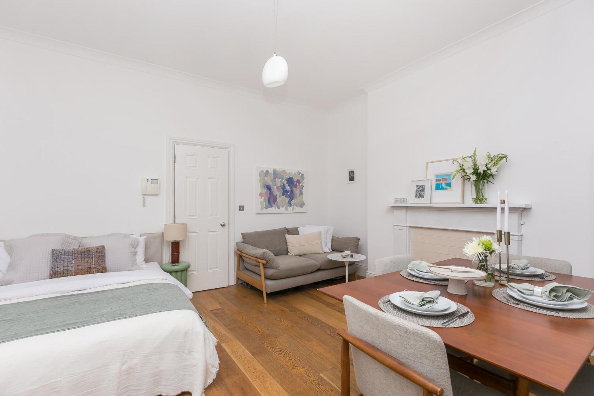 Light Filled With View Of Regents Park Appartamento *