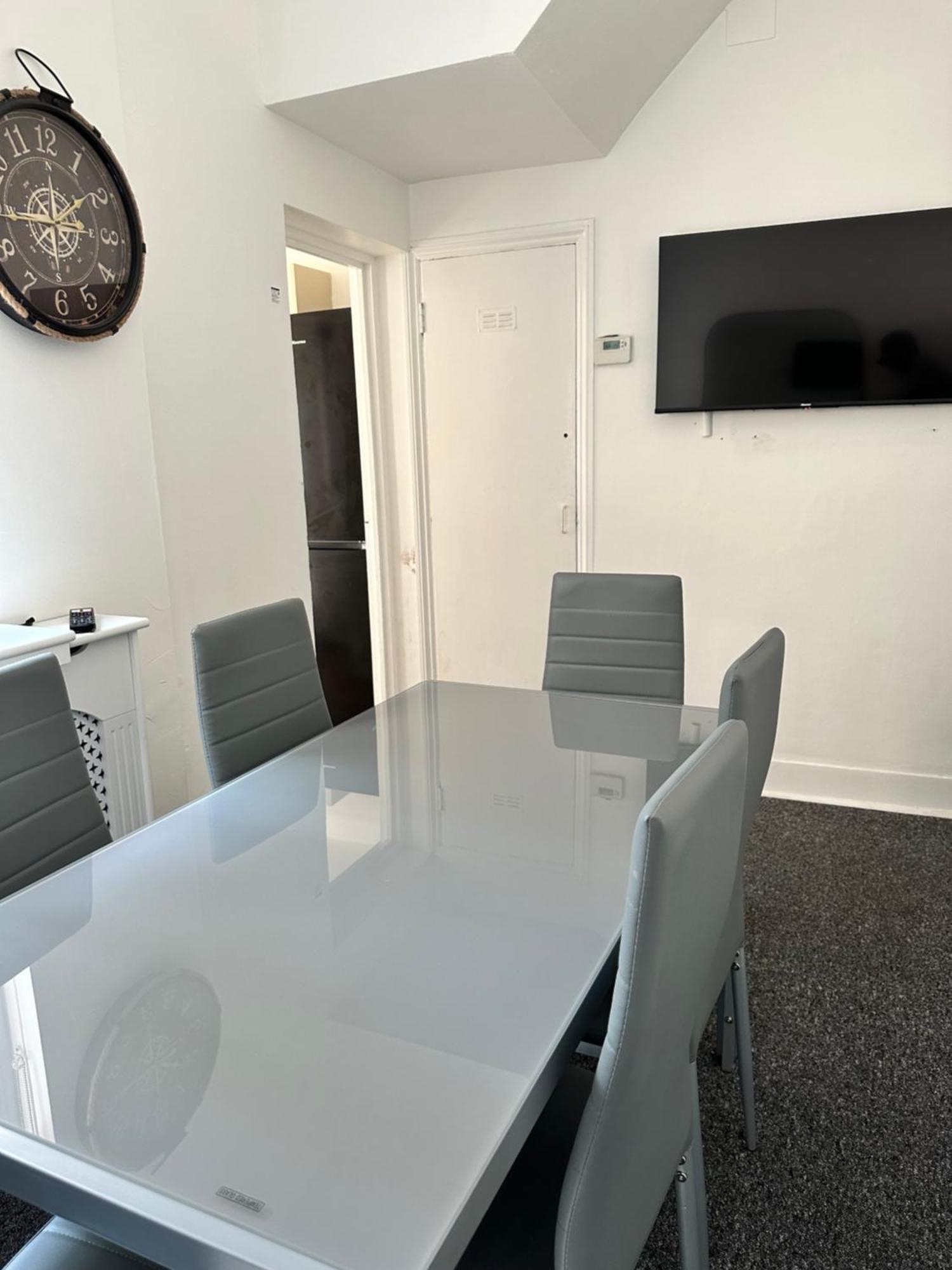 Feriehus 3 Bedroom House With Garden In Tottenham