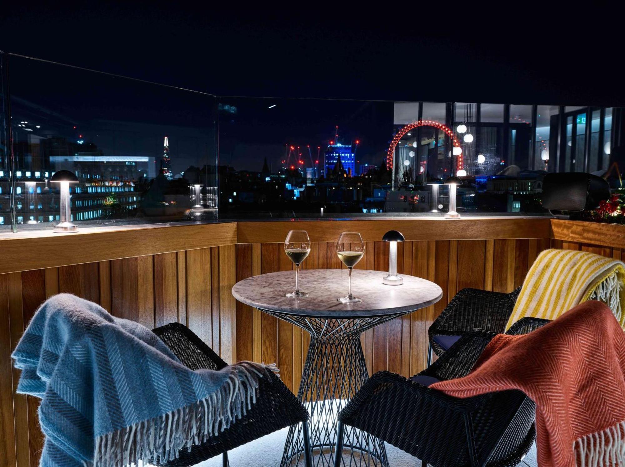 Hotell The Trafalgar St. James, Curio Collection By Hilton London
