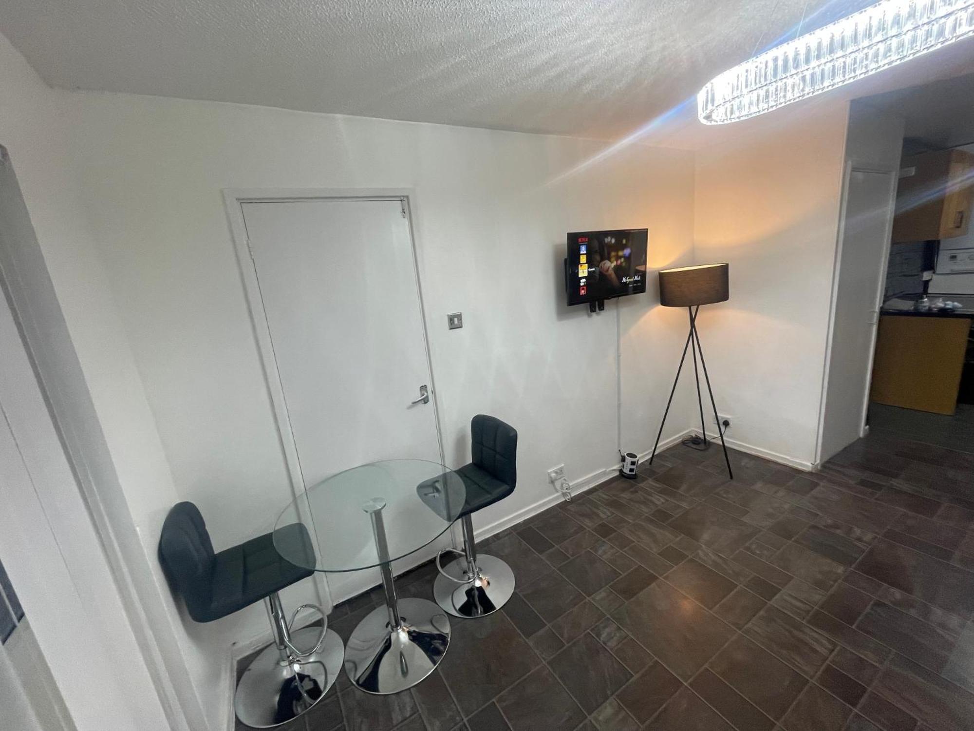 New! 4 Bedroom House With Garden And Lawn * London