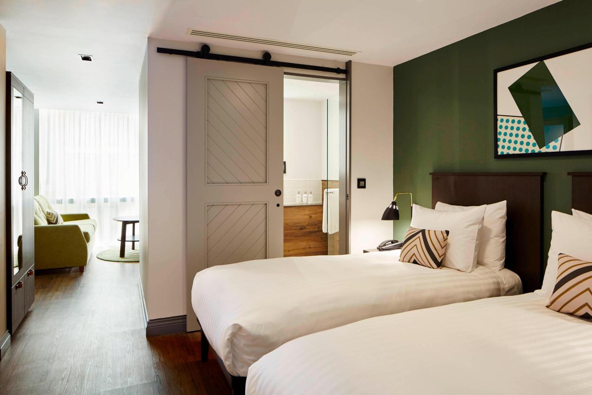 By Marriott Kensington Hotel
