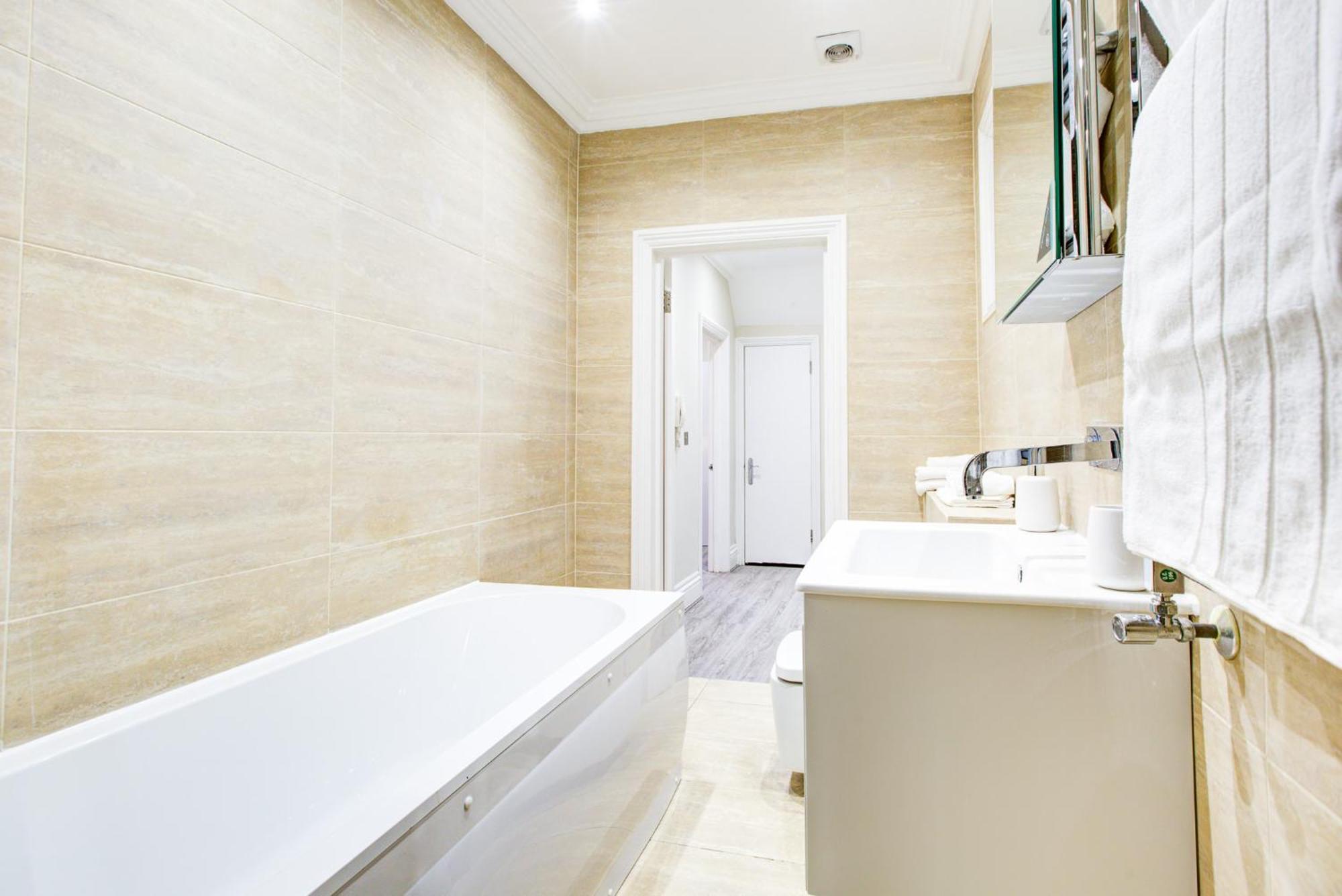 Hybrid Resi - Battersea Near Power Station London