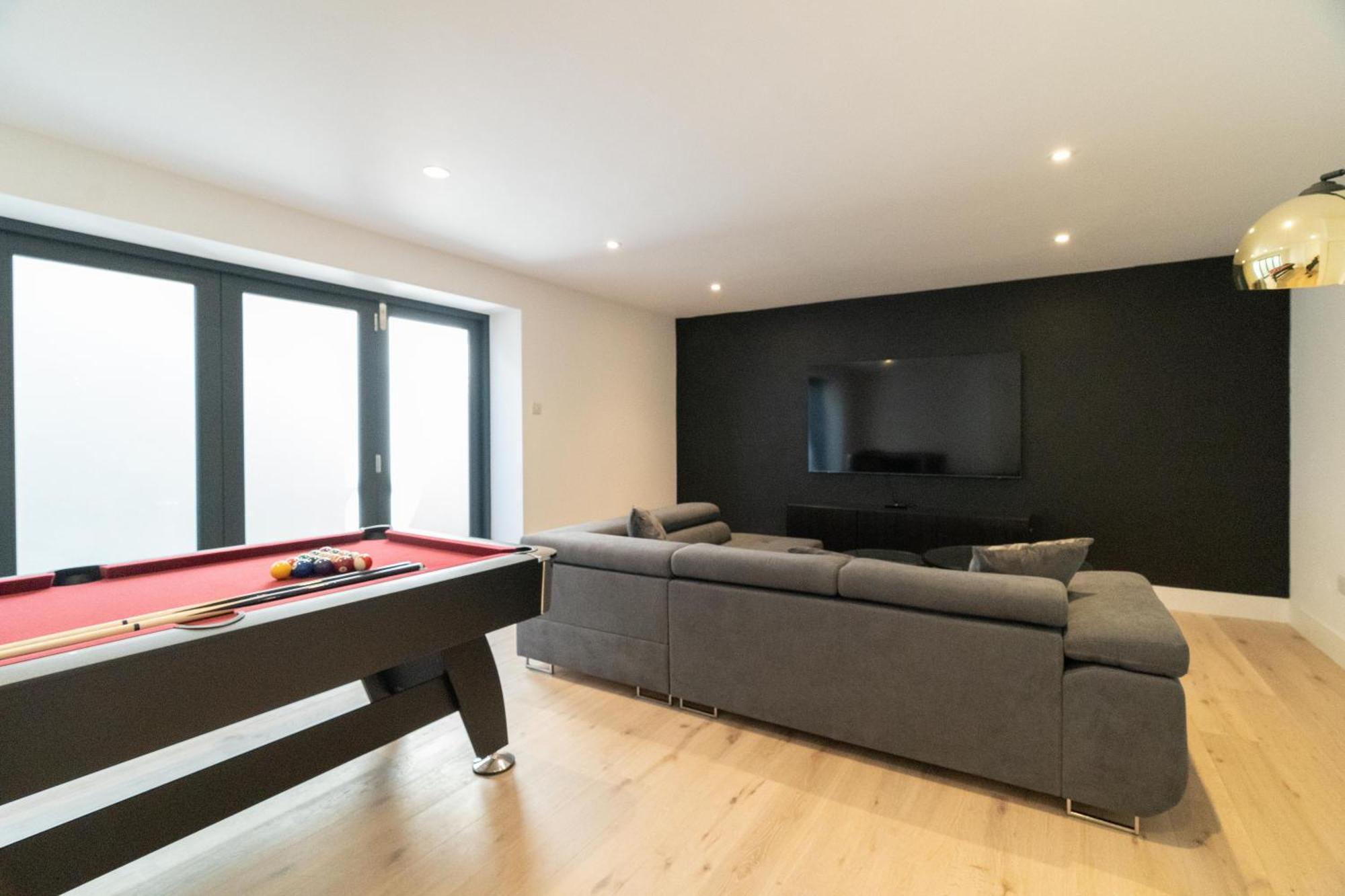 4 Bedrm House Greater Apartment London