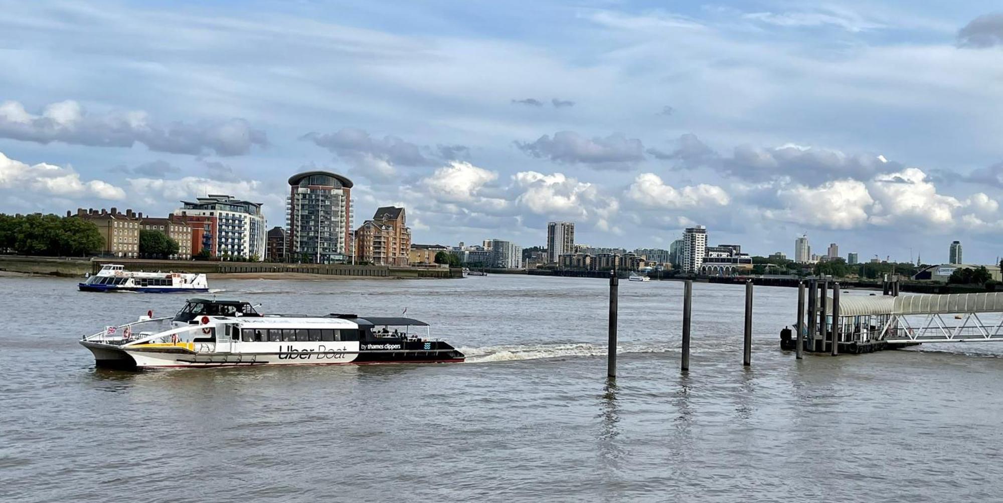 Two Stunning Bedrooms & Private Balcony & River View * Londen