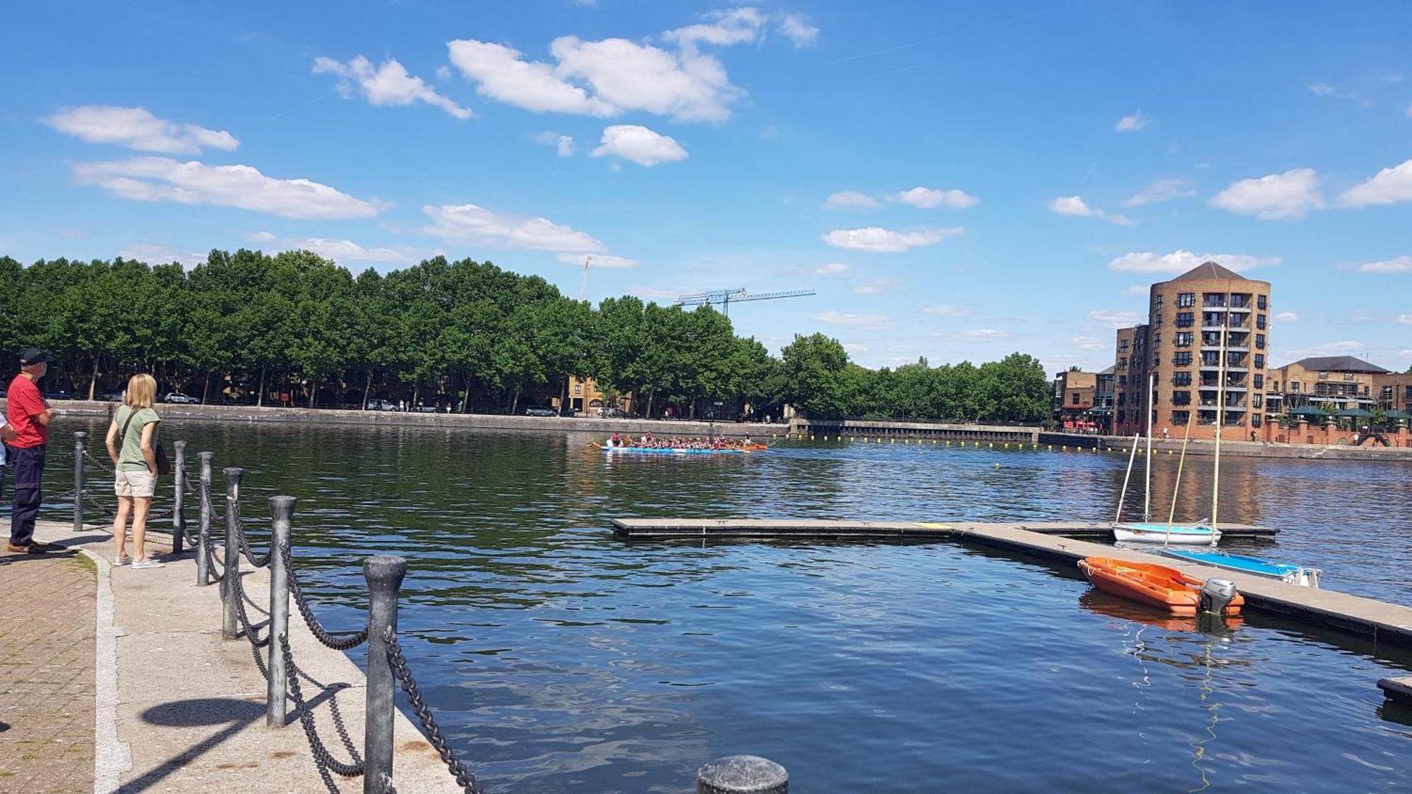 Two Stunning Bedrooms & Private Balcony & River View * Londen