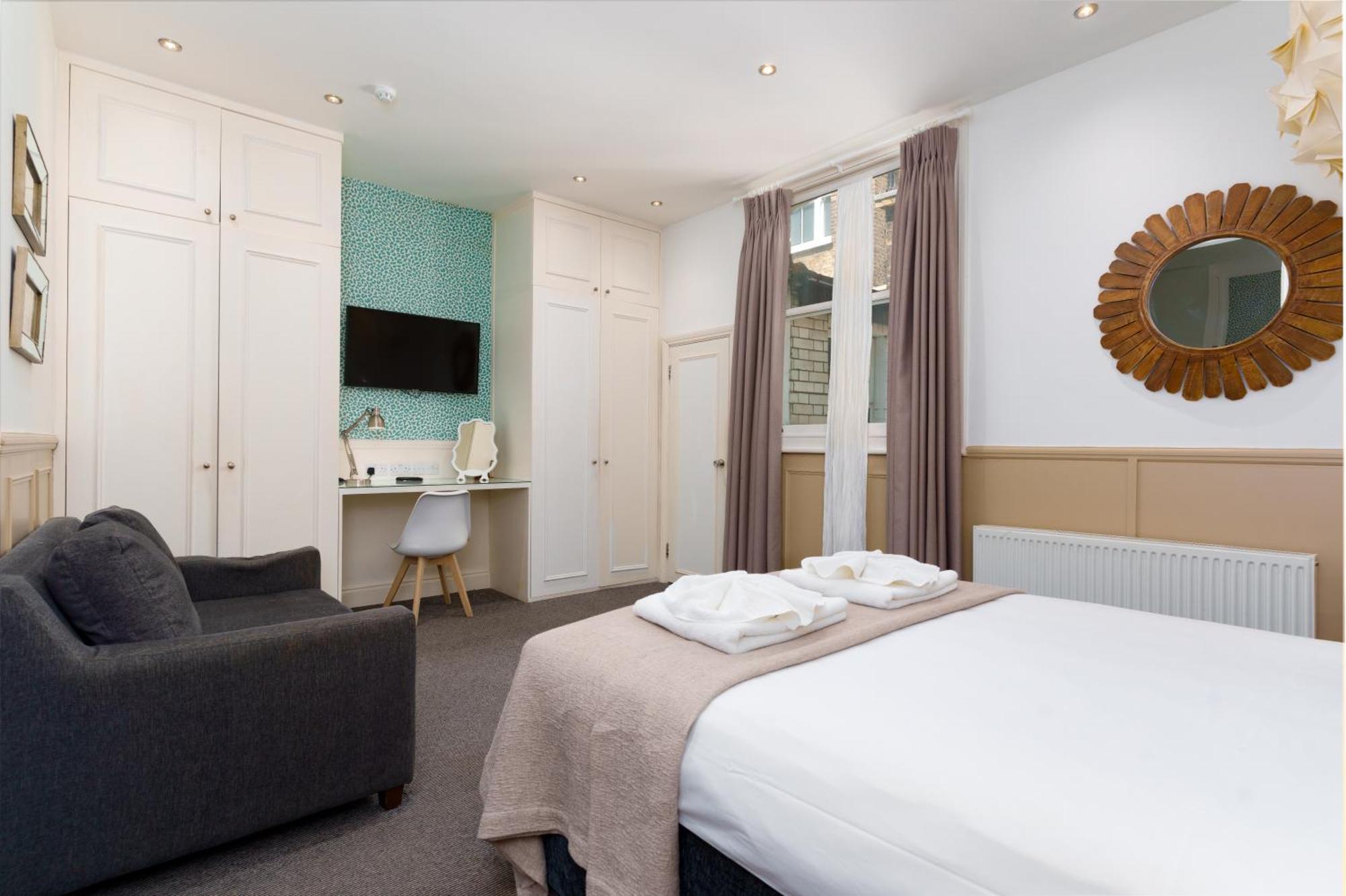 Hotel Bower House 2*