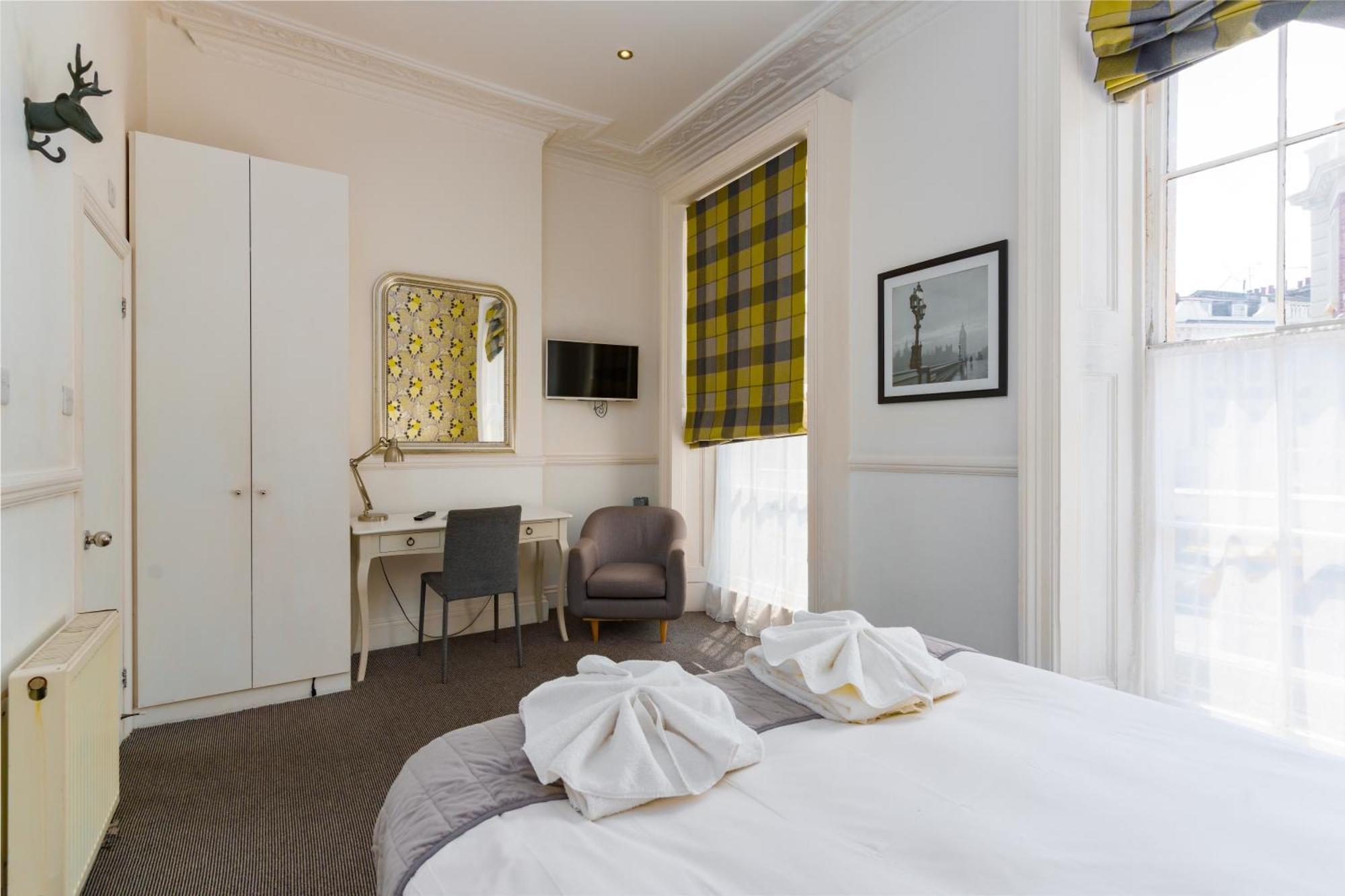 Bower House Hotel 2*