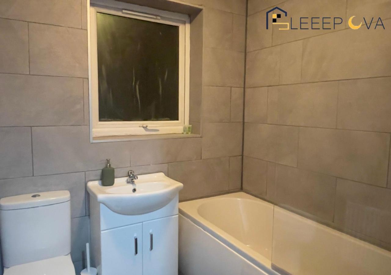Premium Offers L Last-Minute Escape L Luxury & Spacious 2 Bedroom Flat Families Business Relocation Sleepova Short Lets & Serviced Accommodation Appartamento Londra