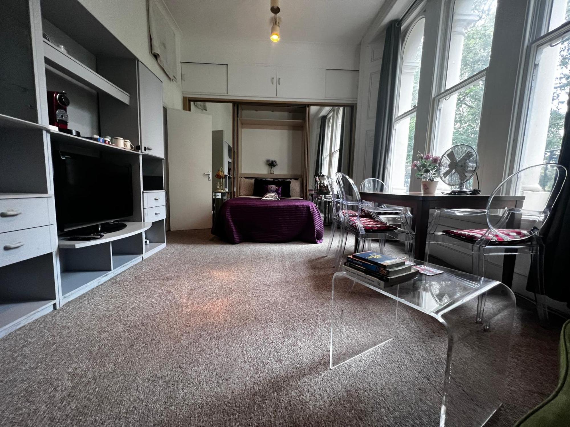 Appartamento Hyde Park Has Private Balcony With Tranquil Garden View