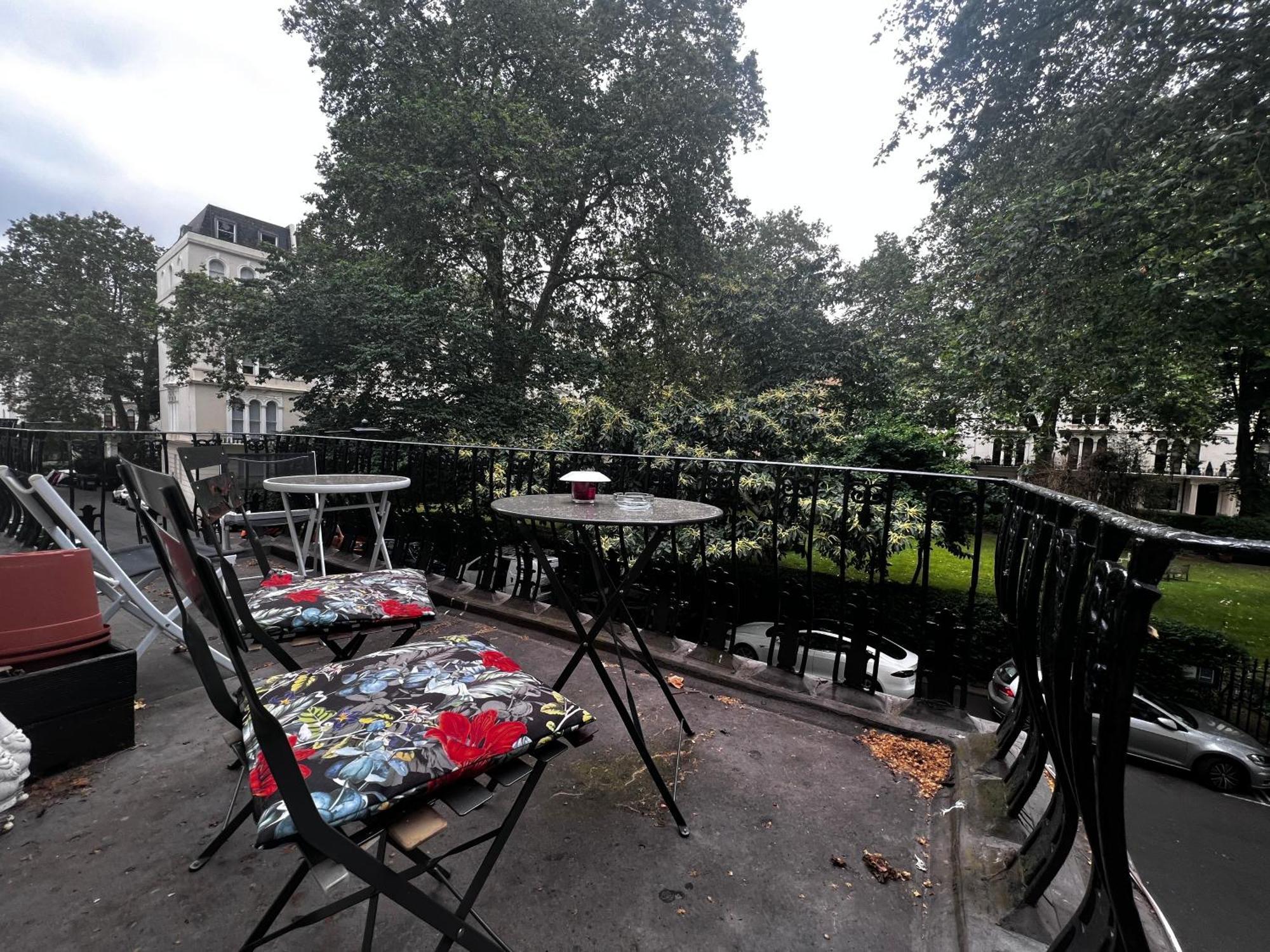 Hyde Park Has Private Balcony With Tranquil Garden View * Londra