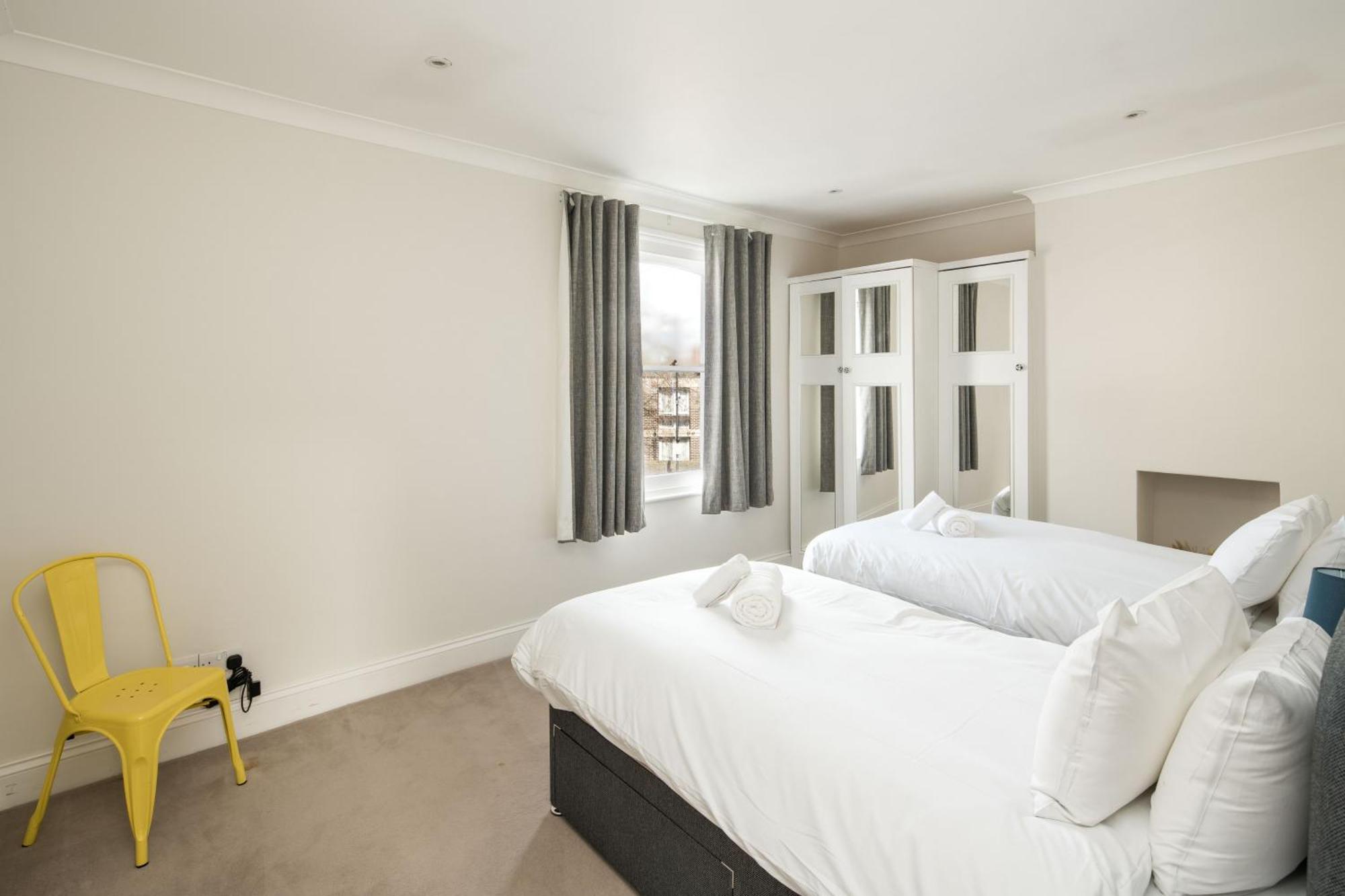 Holiday home Charming Fulham Spacious With Modern Touches London