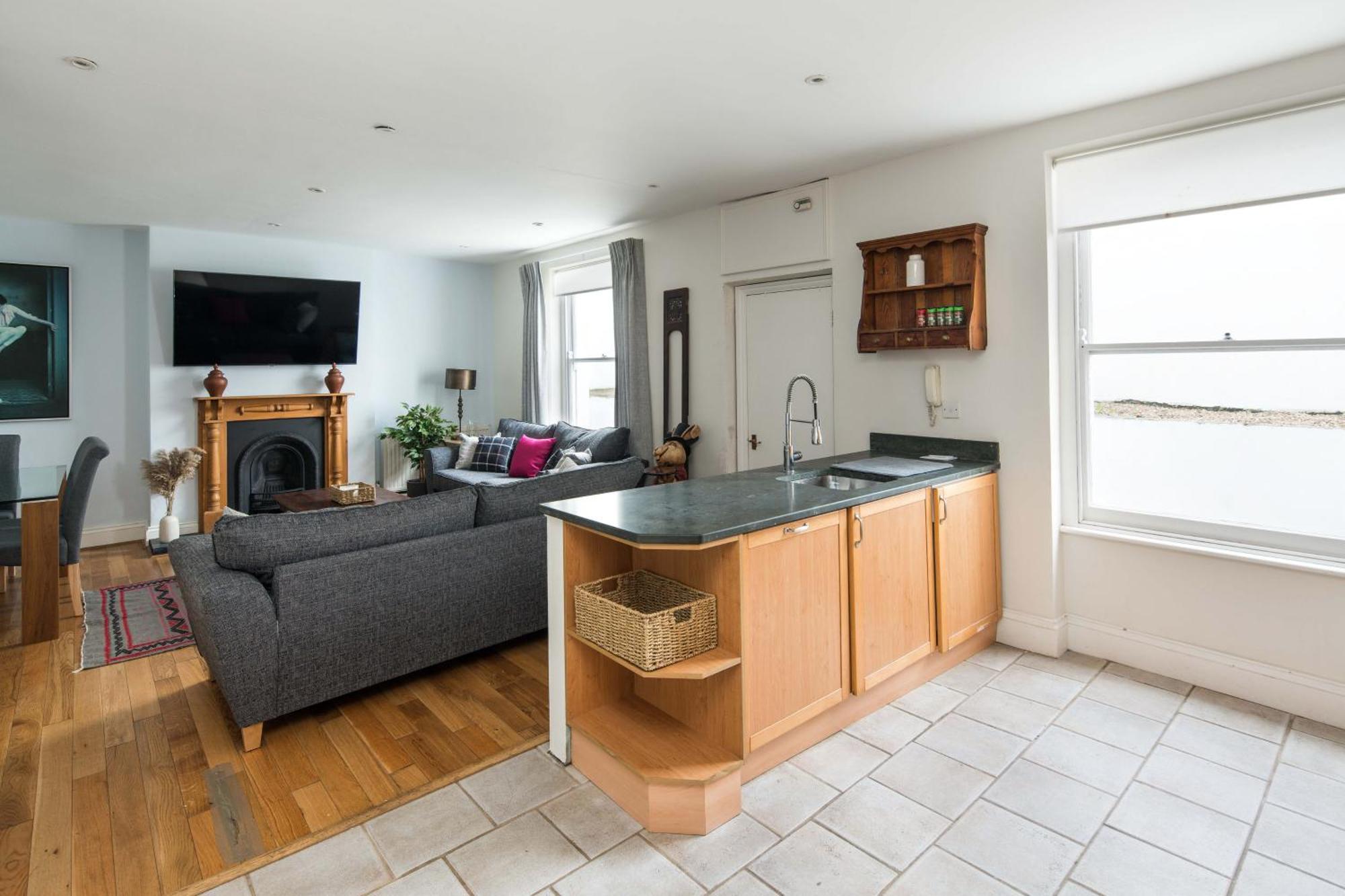 Charming Fulham Spacious With Modern Touches