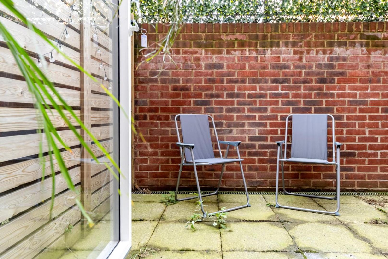 Lägenhet Guestready - Modern With Garden