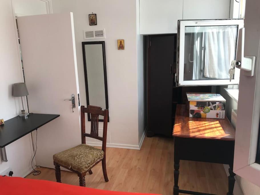 Bright & Spacious In Battersea, Lejlighed London