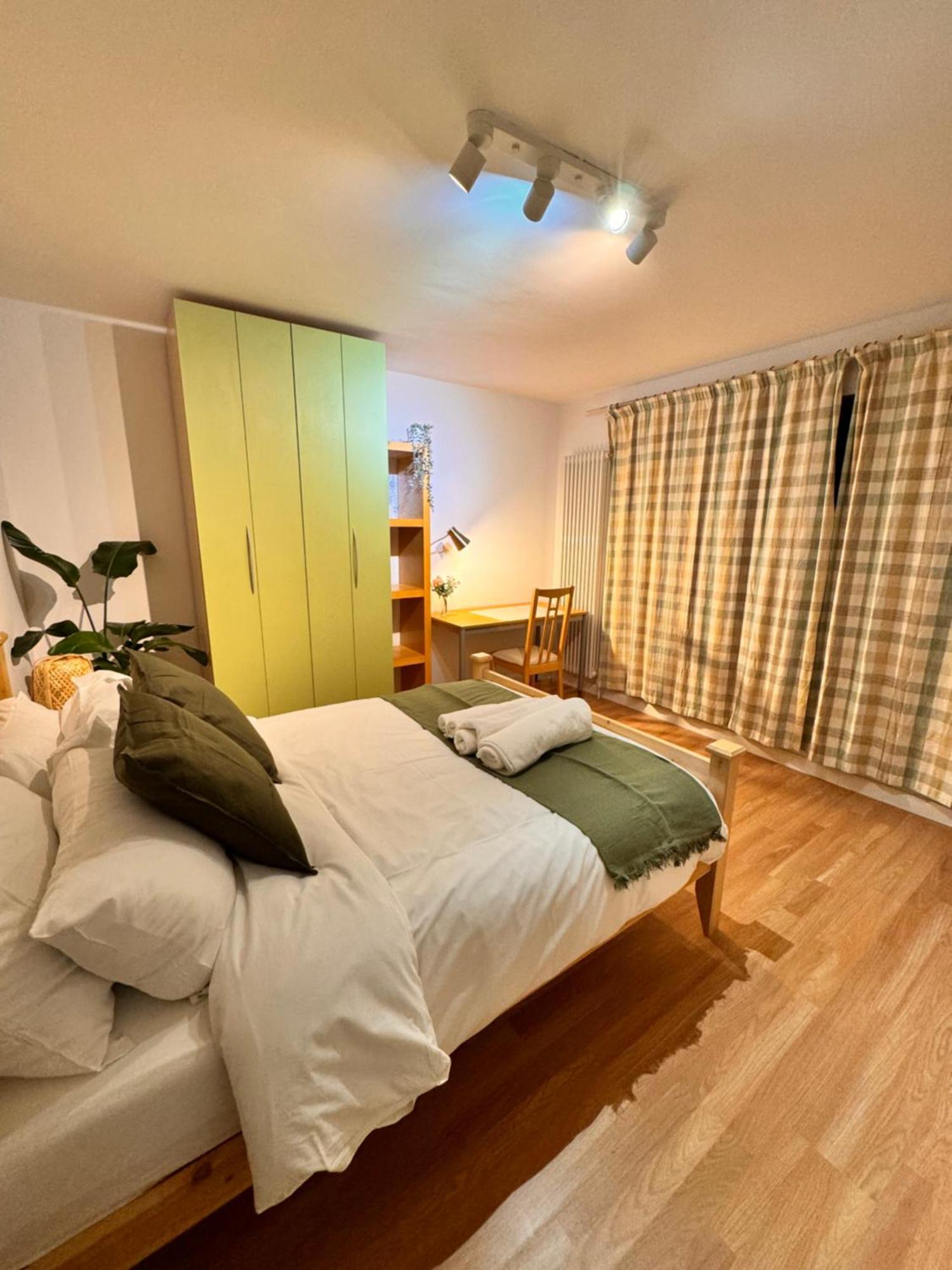 Lägenhet Luxury 2 Bhk In Canary Wharf London
