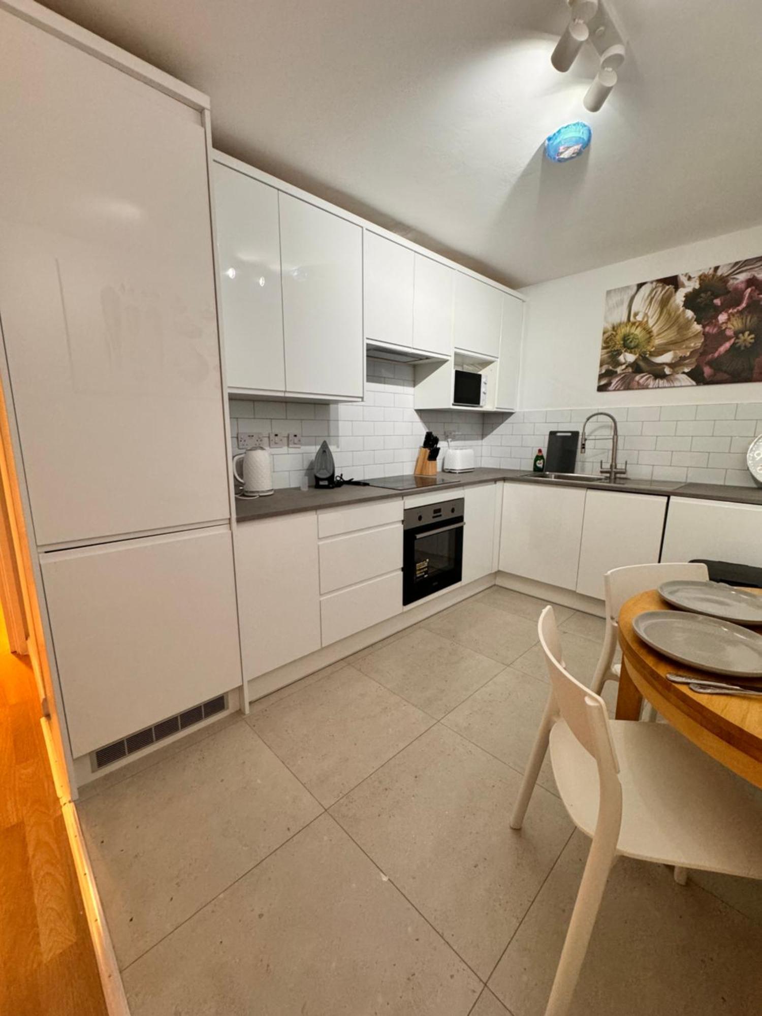 Lägenhet Luxury 2 Bhk In Canary Wharf London