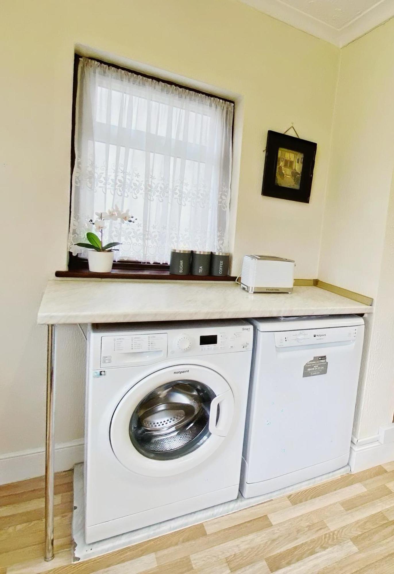 Barking House Sleeps 11 - Parking - Train Tube - Airport Ferienhaus