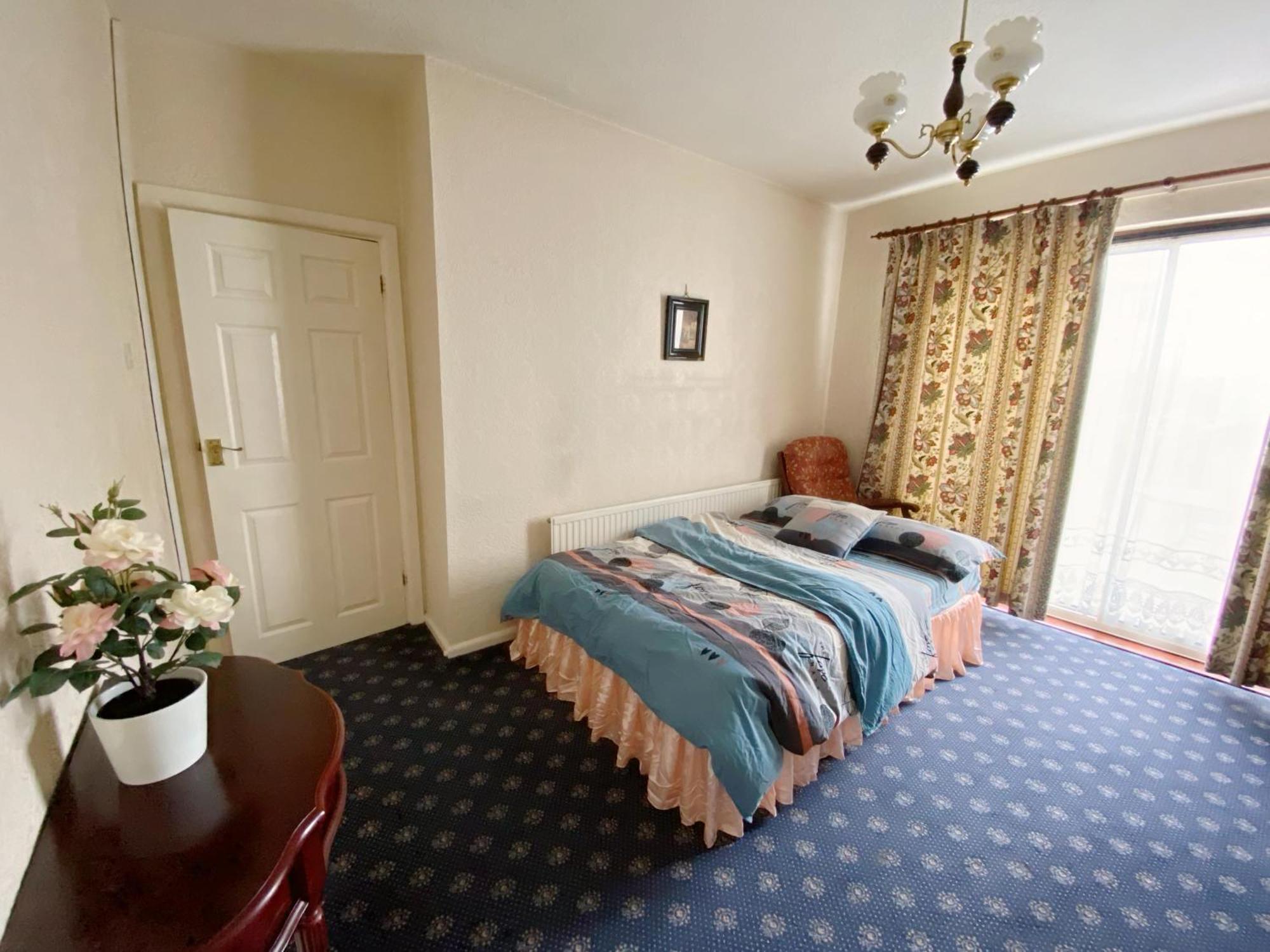 Barking House Sleeps 11 - Parking - Train Tube - Airport Ferienhaus