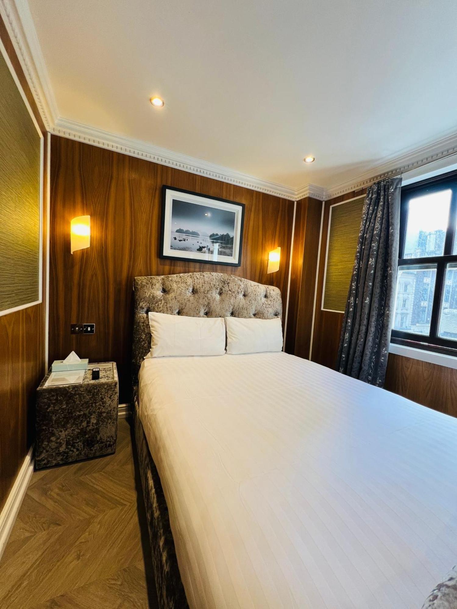 Cheshire Hotel 3*