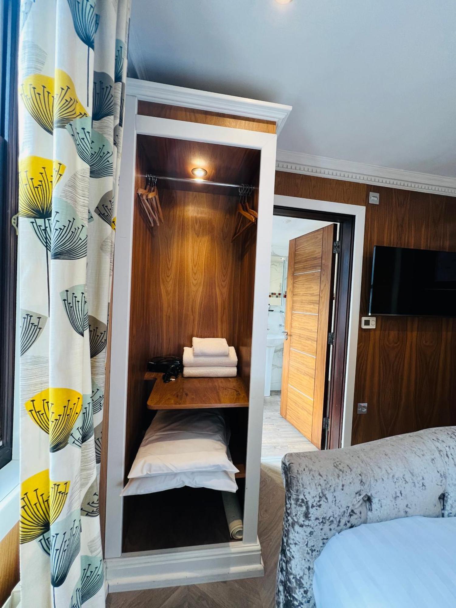Cheshire Hotel 3*