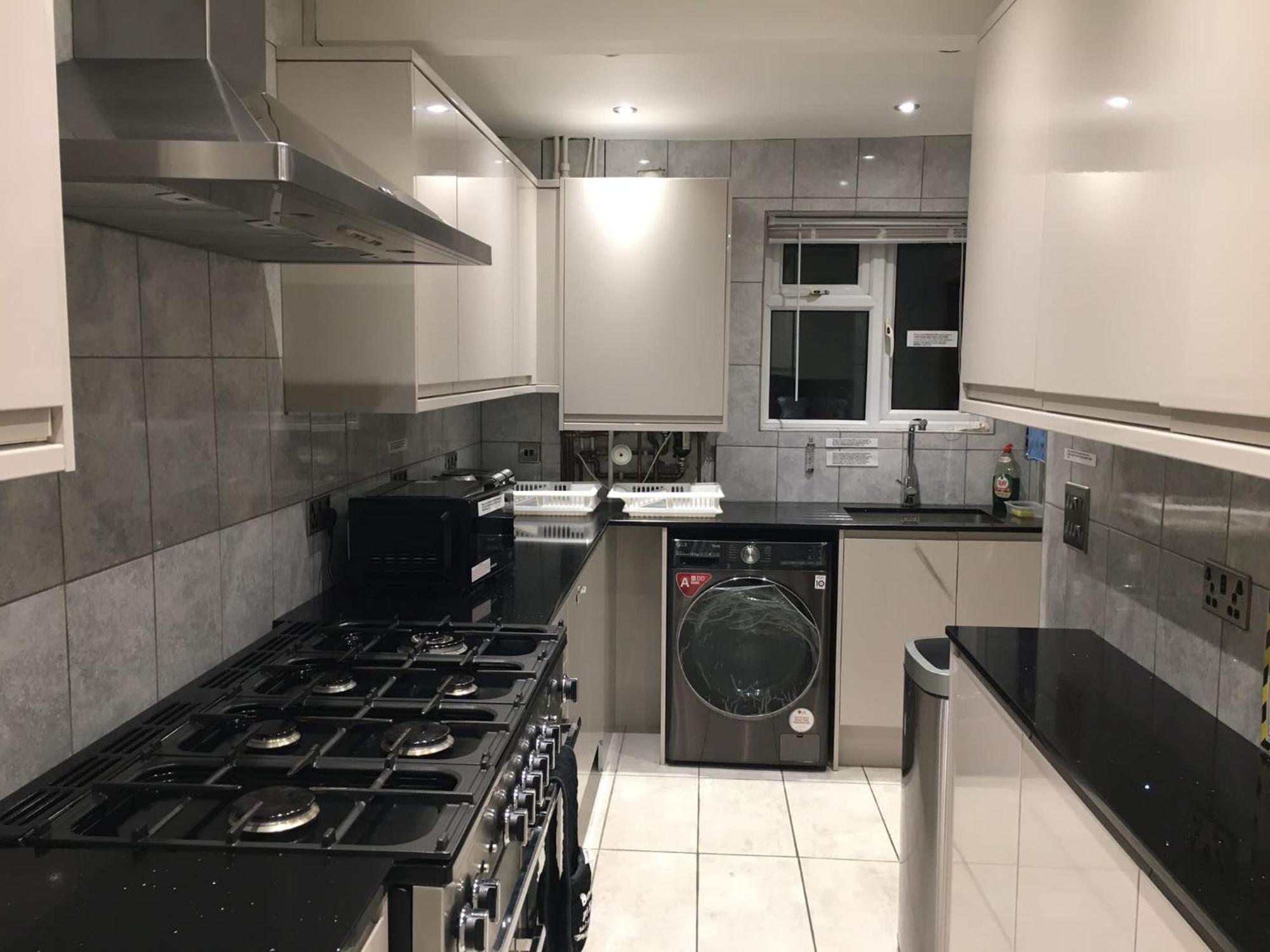 Private Room, Renovated With Large Size White Desk In Se9 6pg Accommodatie bij particulieren