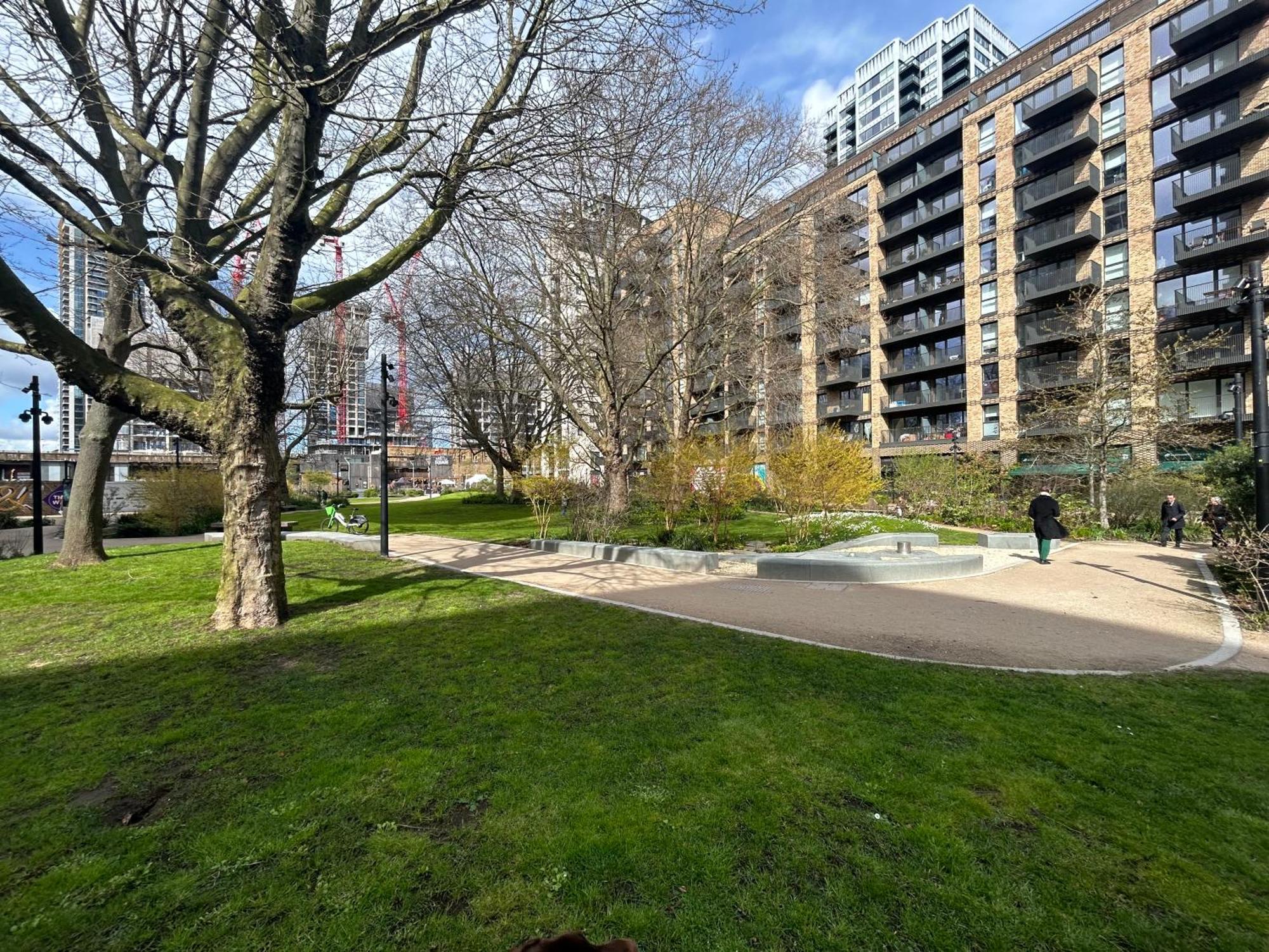 Apartment Modern 2 Bedroom Secured Flat *