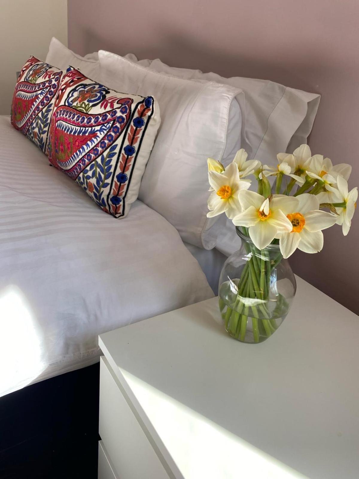 Spacious Flat In West Kensington * Londra