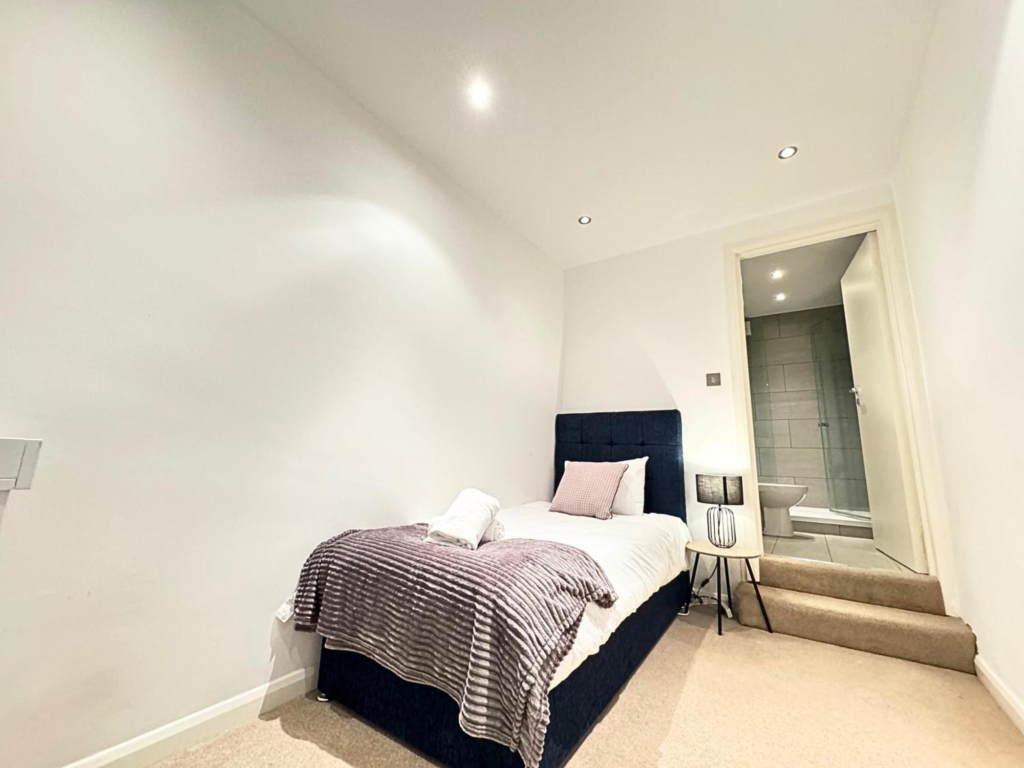 The Heart Of Kensington Mews - 3 Bedrooms House-private Entrance-hyde Park Walk Away-green Park 9 Minutes Underground- The Of With Glamour Of Kensington * London