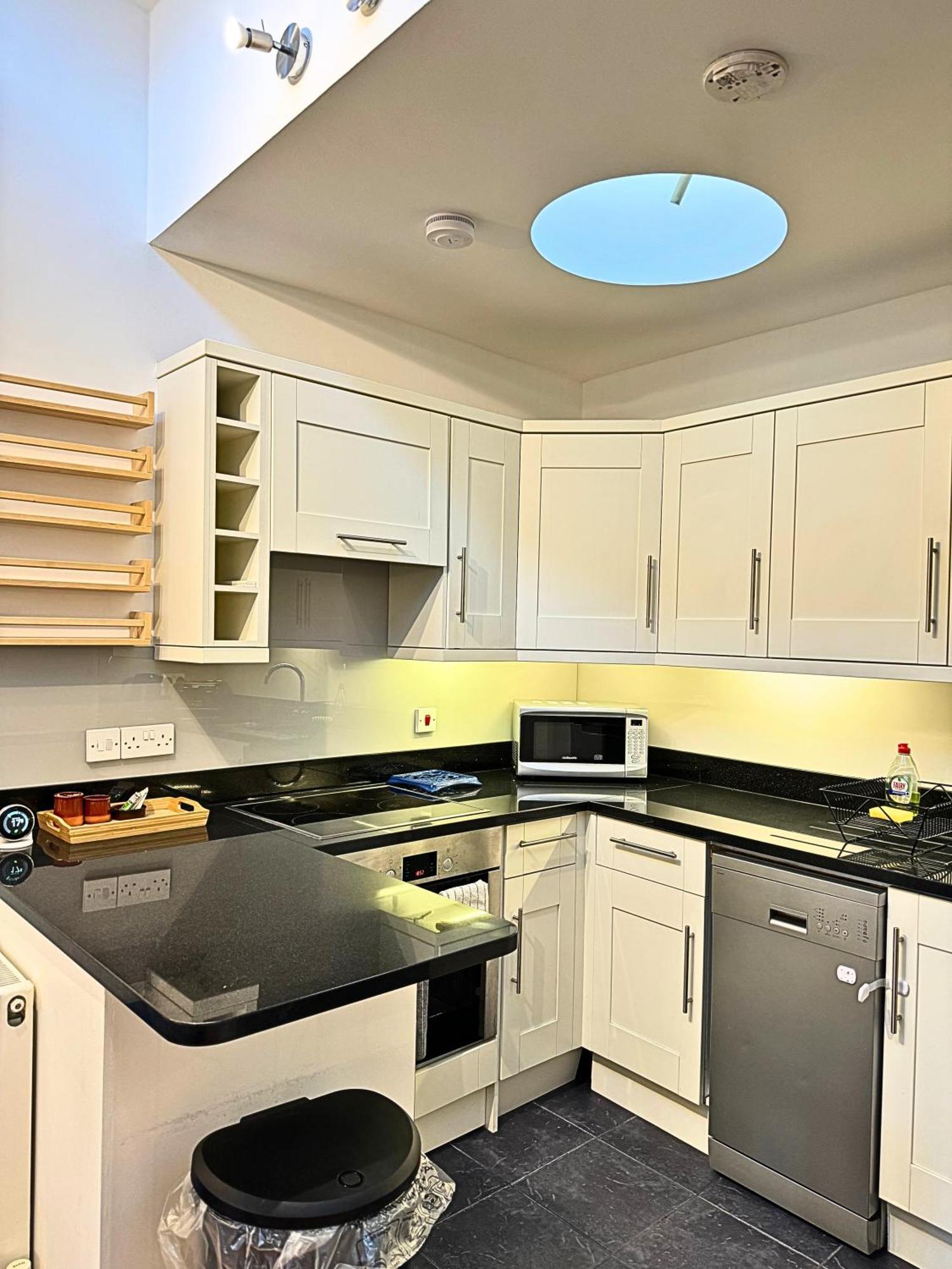The Heart Of Kensington Mews - 3 Bedrooms House-private Entrance-hyde Park Walk Away-green Park 9 Minutes Underground- The Of With Glamour Of Kensington
