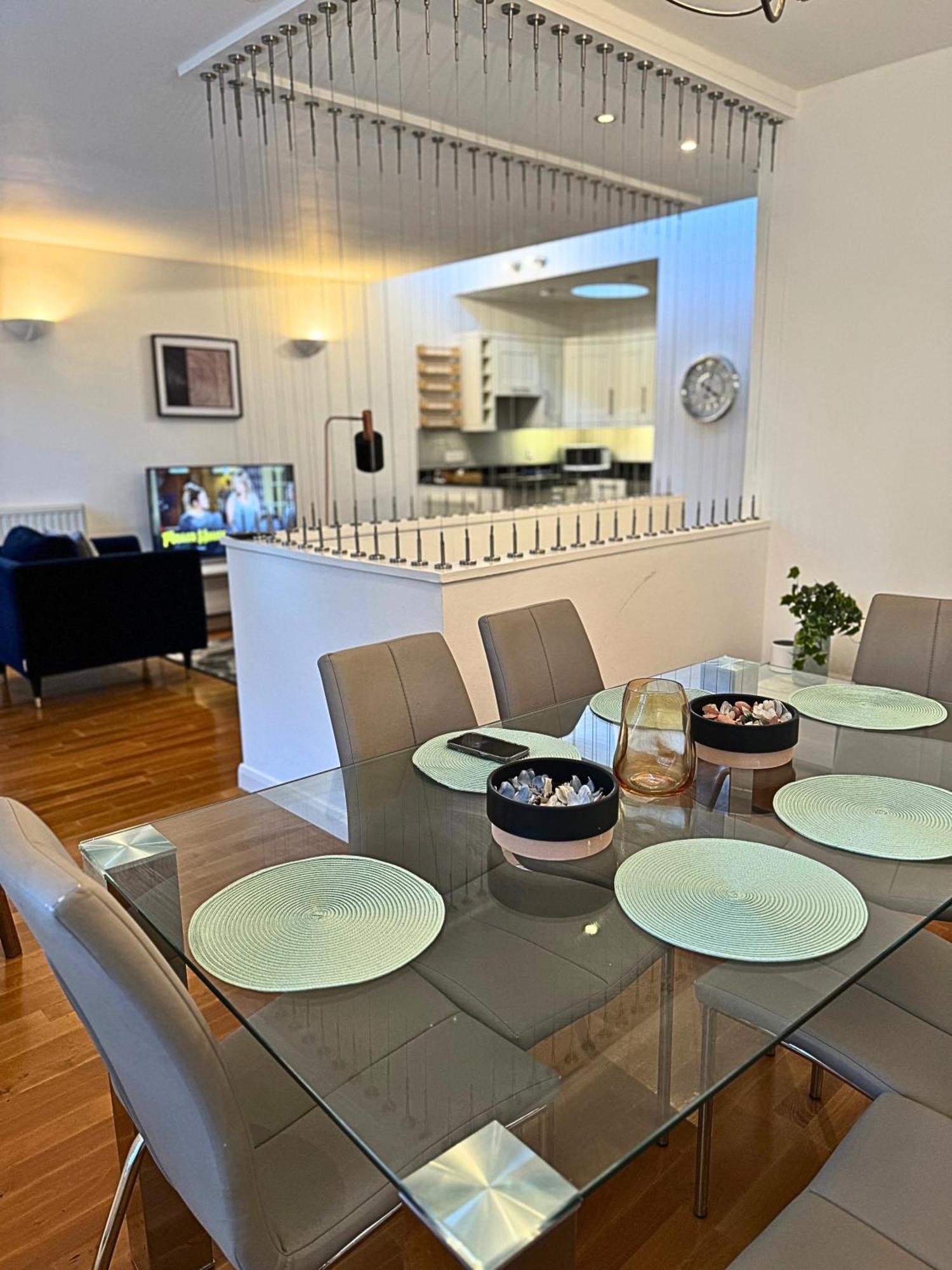 The Heart Of Kensington Mews - 3 Bedrooms House-private Entrance-hyde Park Walk Away-green Park 9 Minutes Underground- The Of With Glamour Of Kensington *