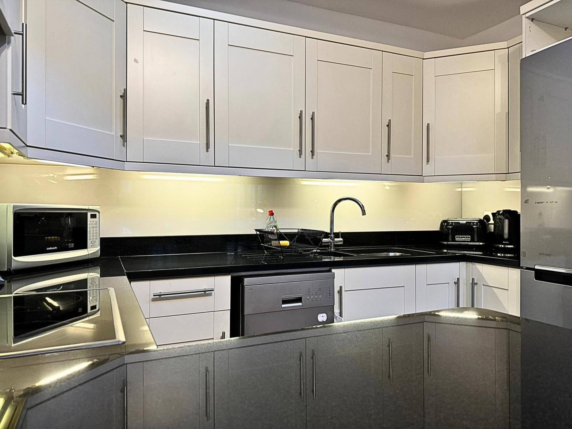 The Heart Of Kensington Mews - 3 Bedrooms House-private Entrance-hyde Park Walk Away-green Park 9 Minutes Underground- The Of With Glamour Of Kensington Ferienhaus *