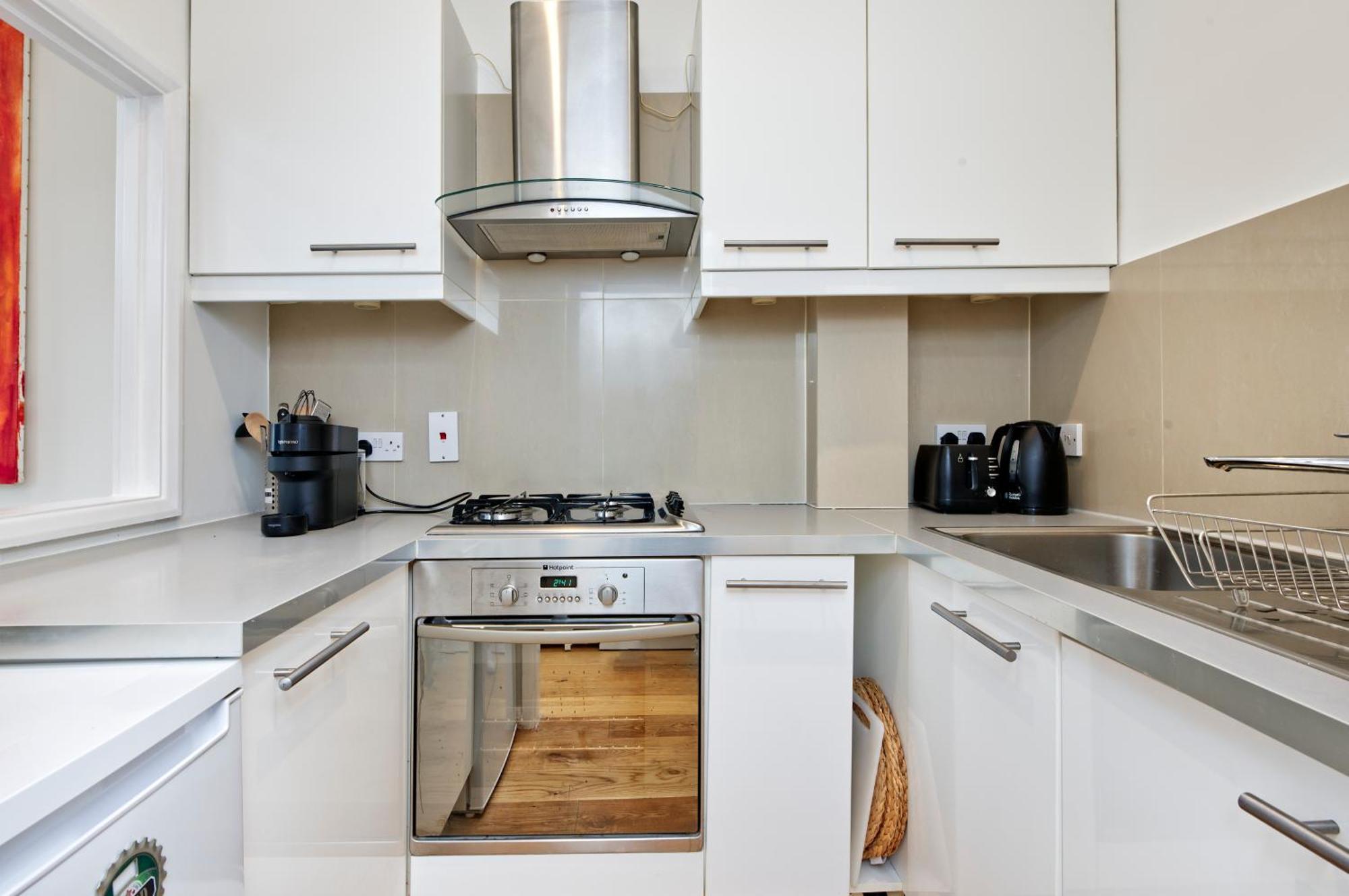 Elegant Earl's Court Flat By Underthedoormat
