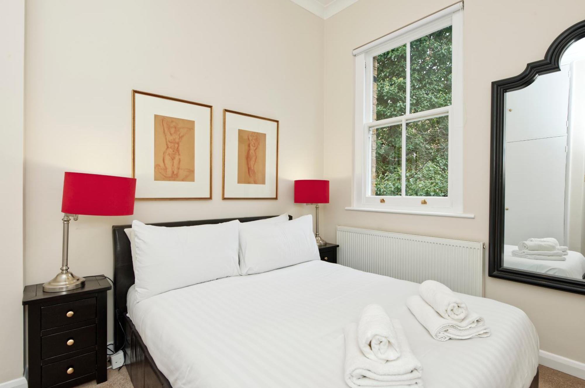Apartment Elegant Earl's Court Flat By Underthedoormat