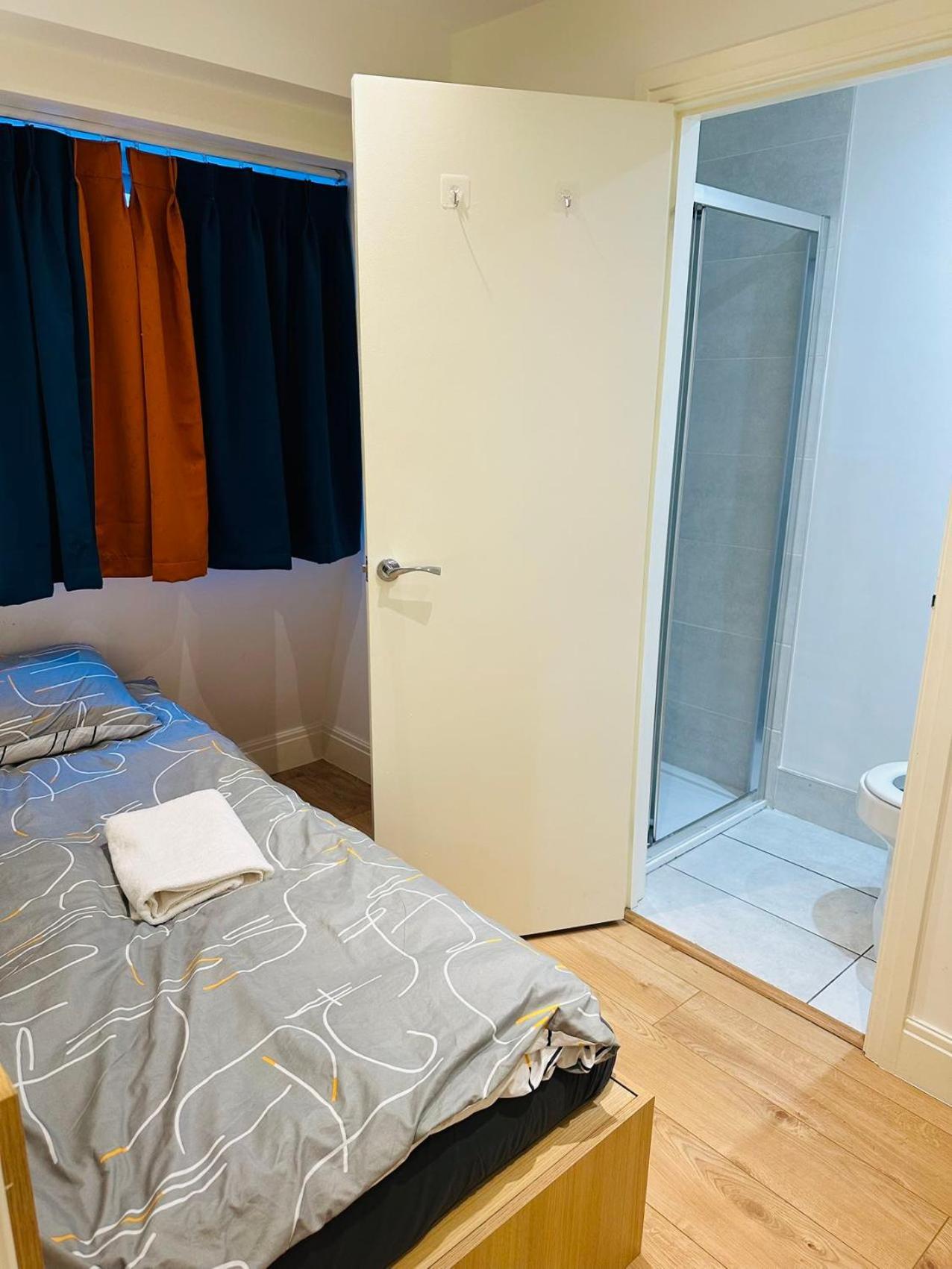 Tiny But Private & Location * Londra