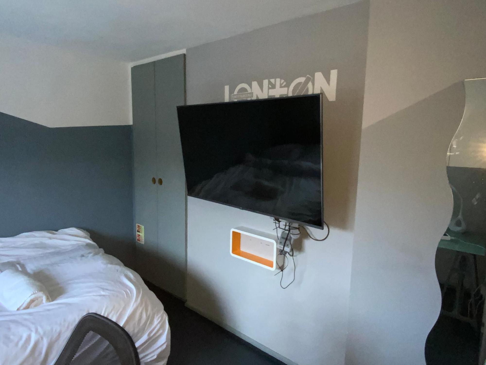 Luxurious En-suite Soft Water Air Conditioning Tv Etherium London