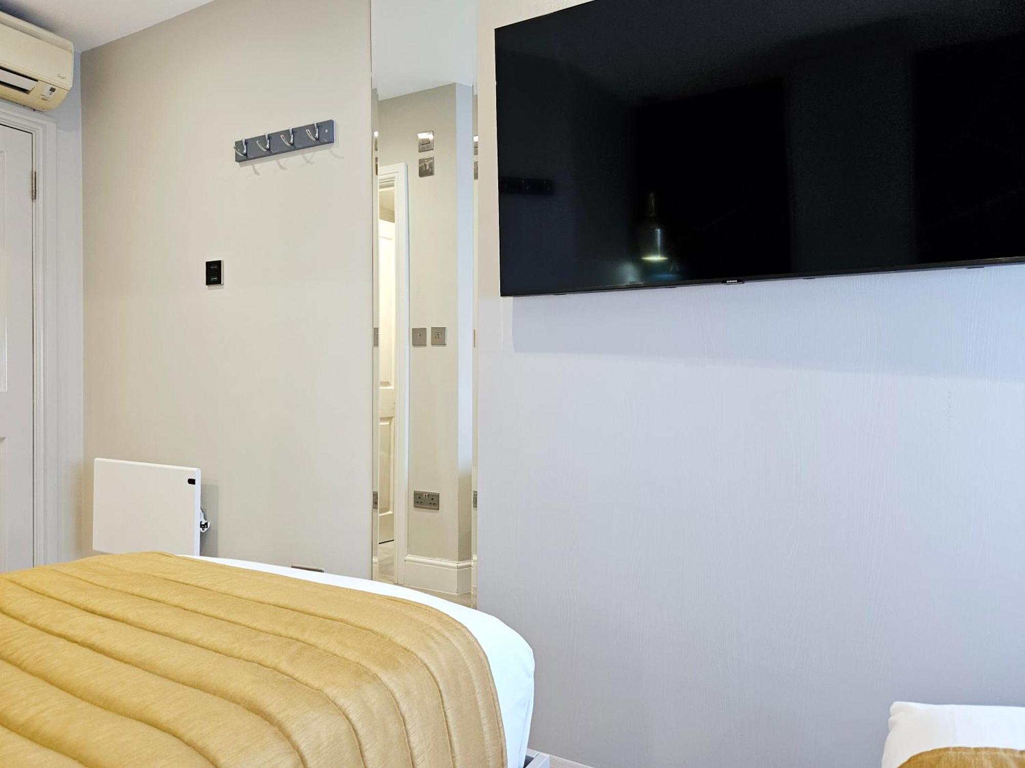 Nox Hyde Park 4*