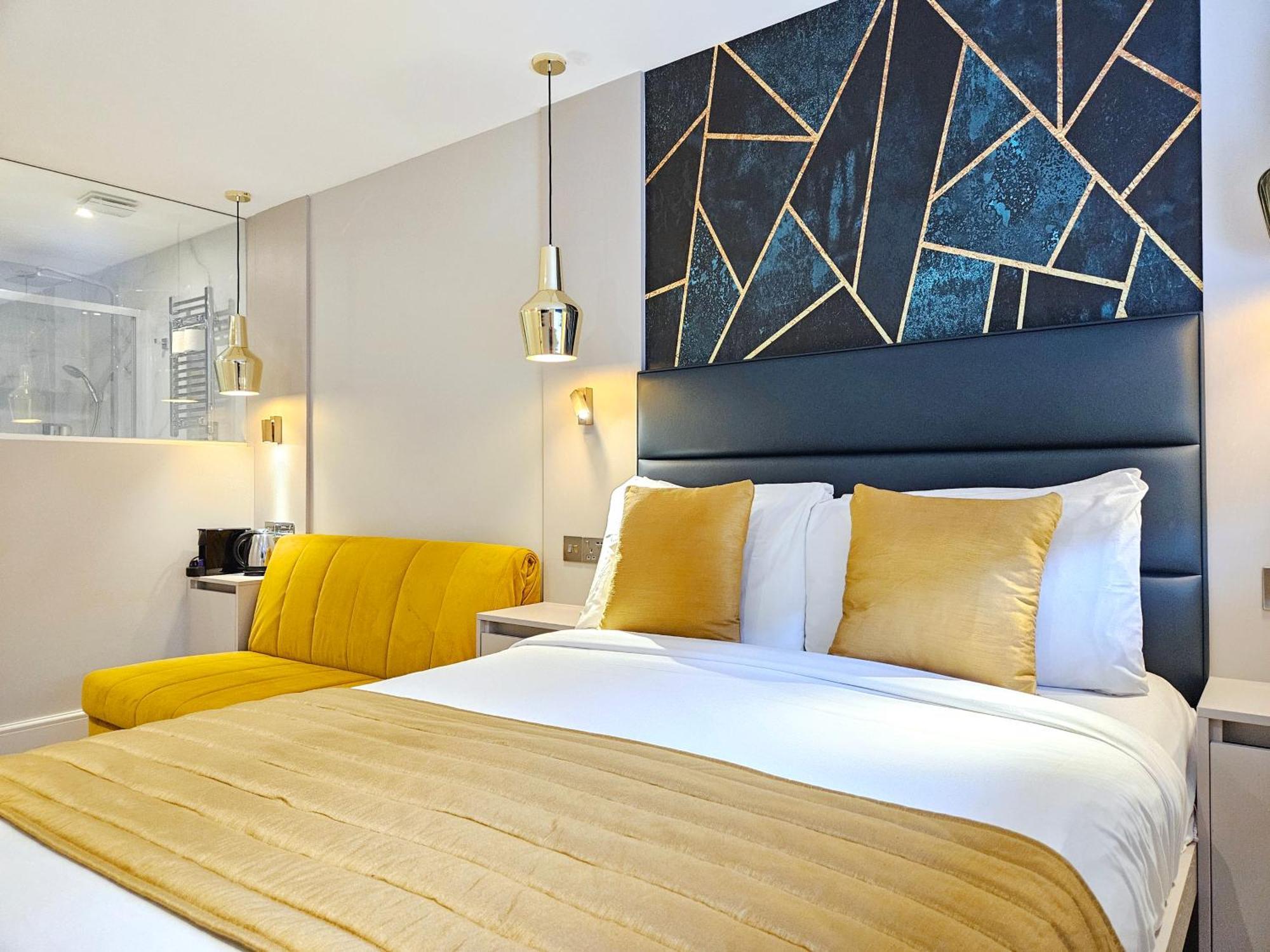 Nox Hyde Park 4*