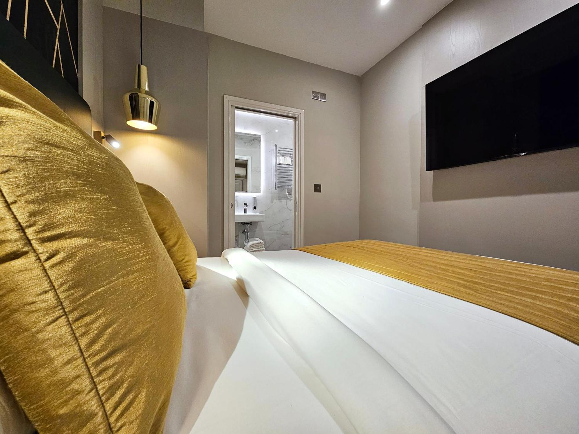 Nox Hyde Park Aparthotel 4*