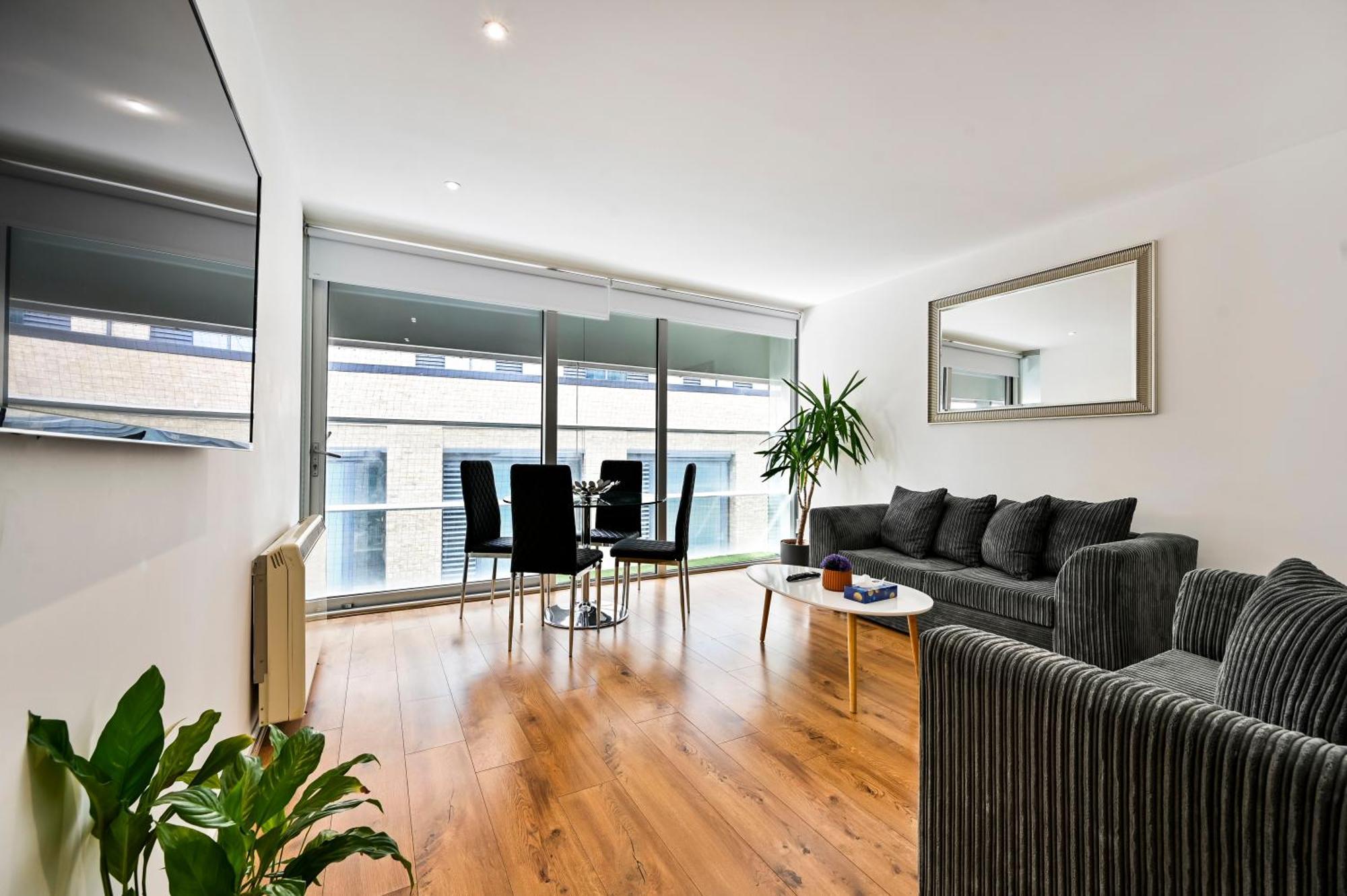 Lovely 2-bed, Sleeps 6, Near Stratford Station & Abba Voyage, Appartement Londen