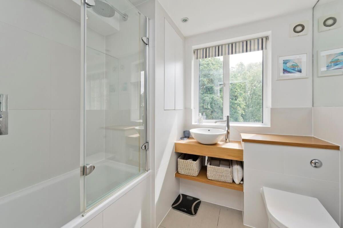 Elegant 3 Bed Flat Earls Court London