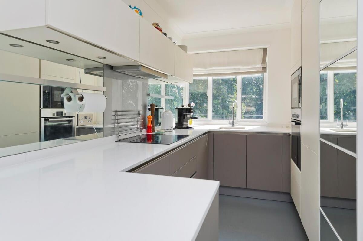 Elegant 3 Bed Flat Earls Court Apartment London