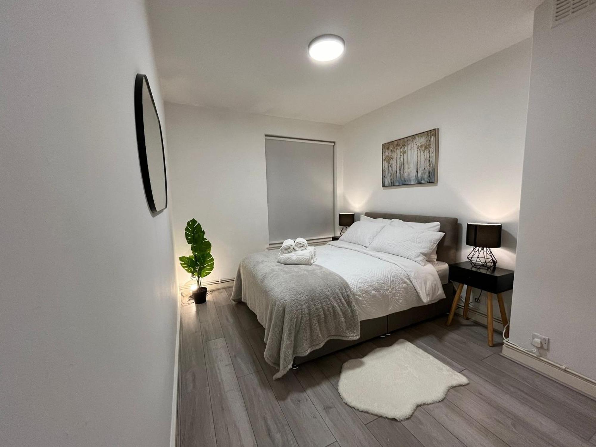Lägenhet Charm: Spacious 3-bed With Garden Oasis London
