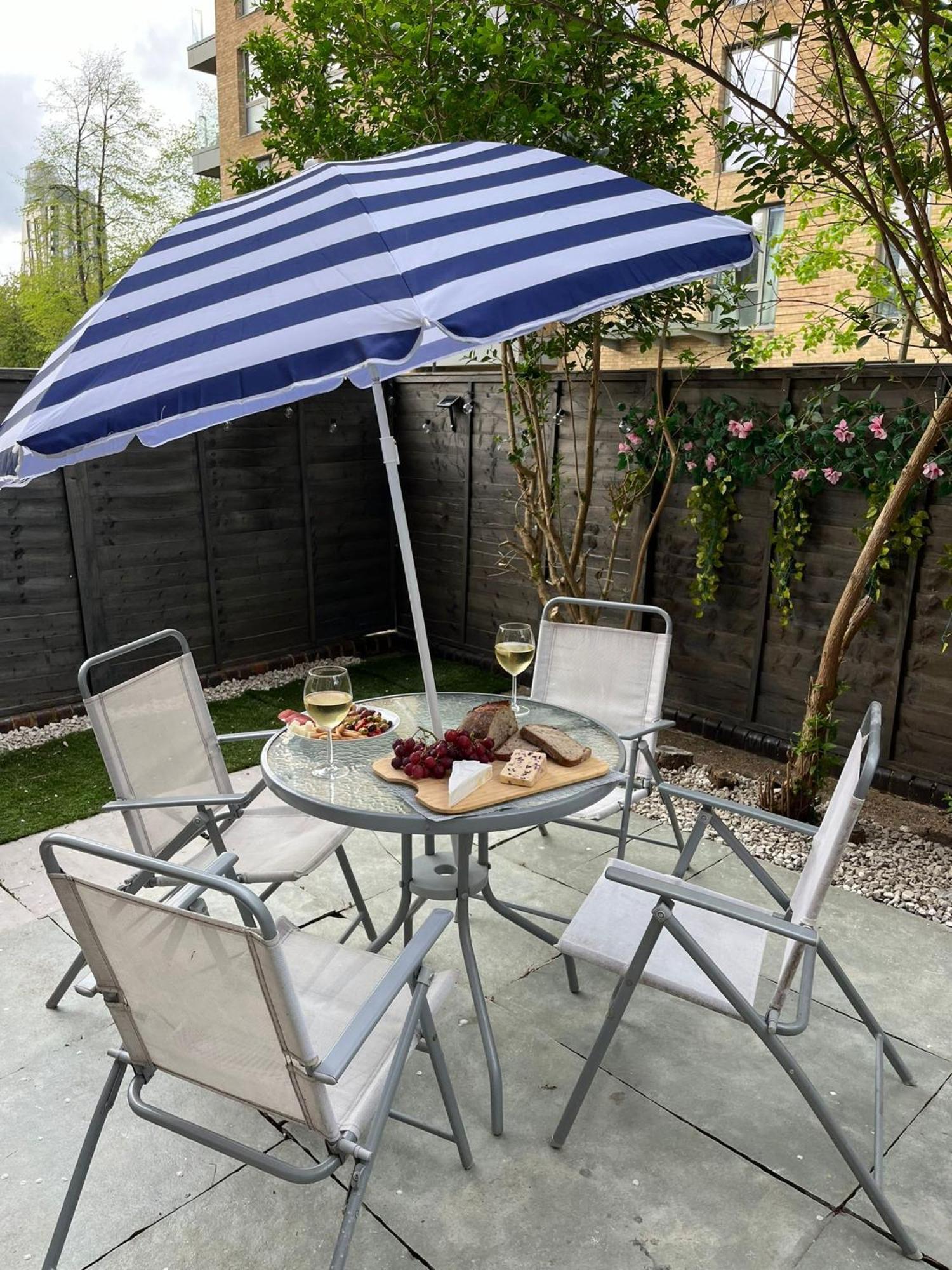 Charm: Spacious 3-bed With Garden Oasis Lägenhet