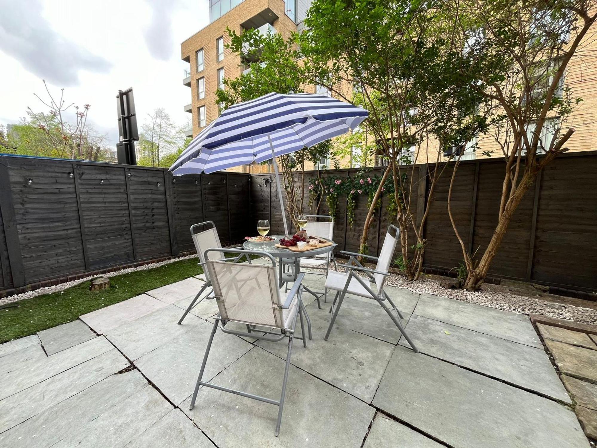 Charm: Spacious 3-bed With Garden Oasis Lägenhet
