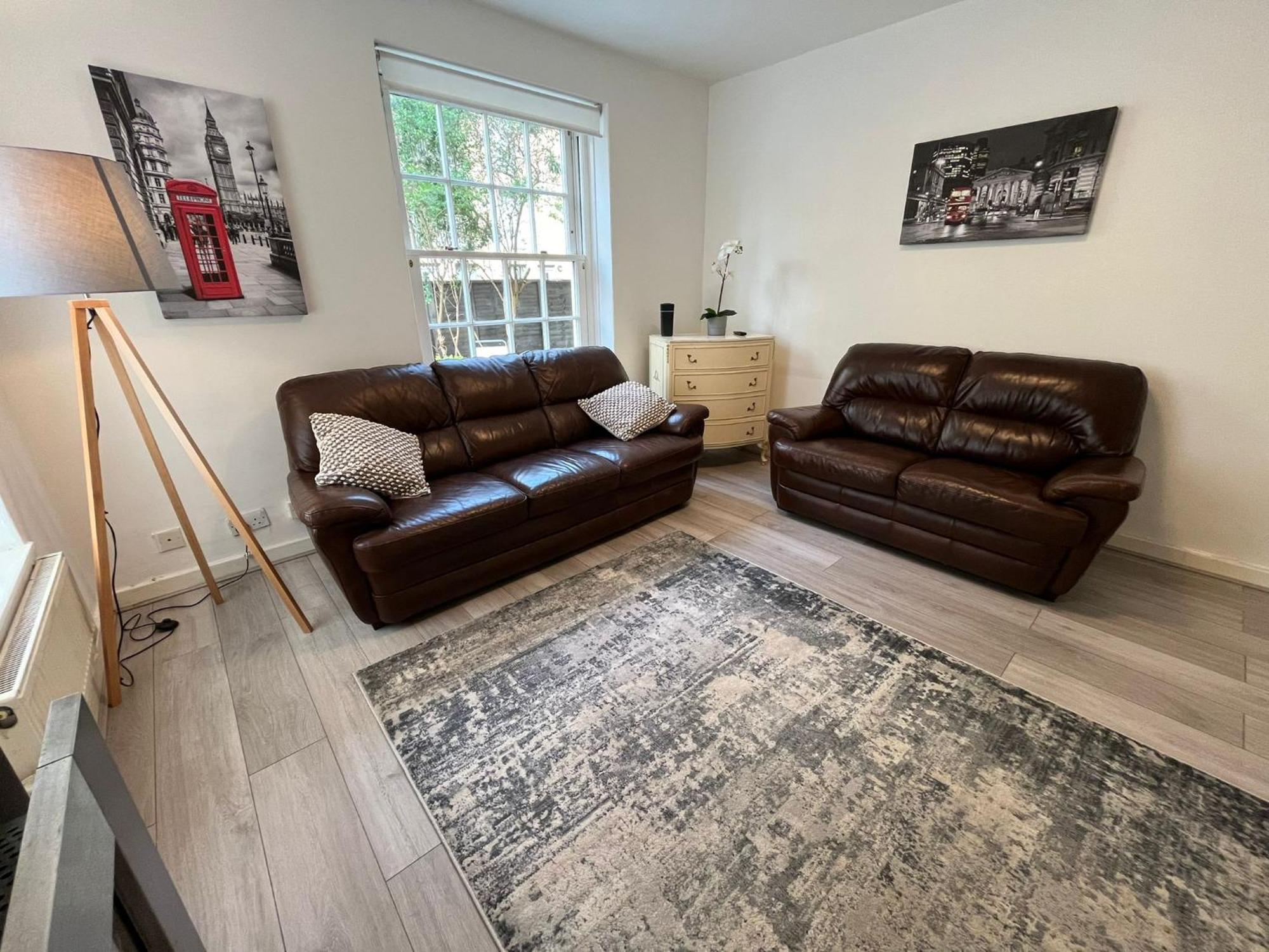 Lägenhet Charm: Spacious 3-bed With Garden Oasis London