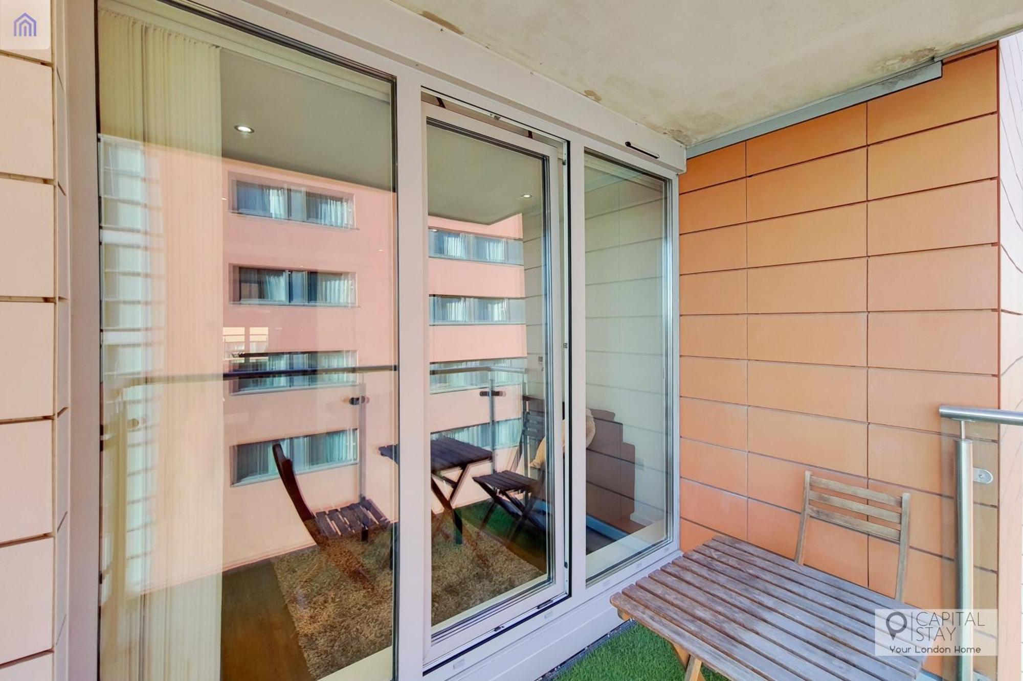 Free Parking - Stylish Three Bedroom By Excel Apartment *