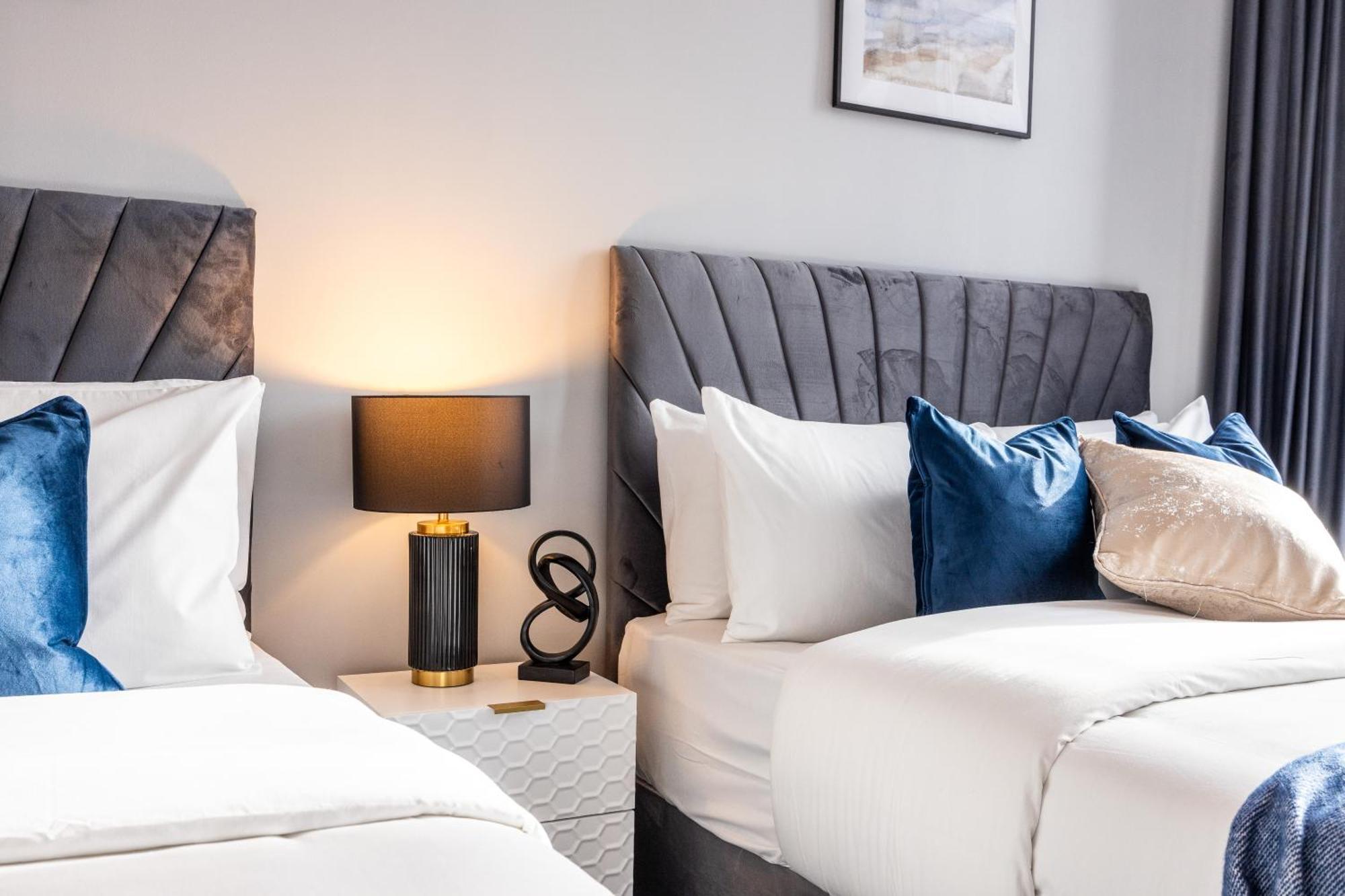 Luxury & Spacious 2 Bedroom Apt With City Views Appartement *
